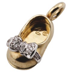 Aaron Basha Pendentif breloque pour bébé fille en or jaune et blanc 18 carats avec nœud papillon
