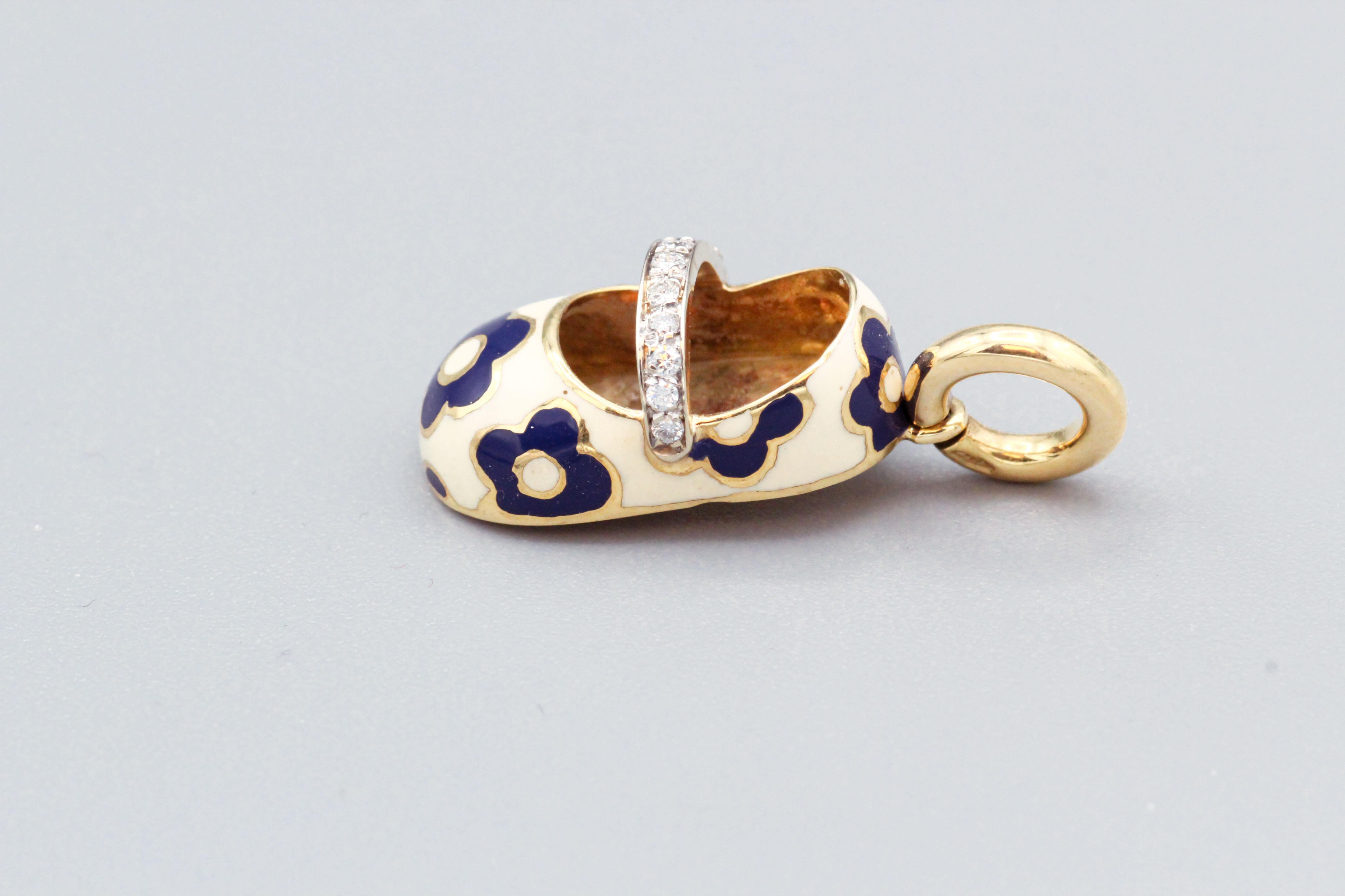Aaron Basha Diamant-Baby-Schuh-Anhänger aus 18 Karat Gold mit indigoblauer Blumen- und Emaille im Zustand „Gut“ in New York City, NY