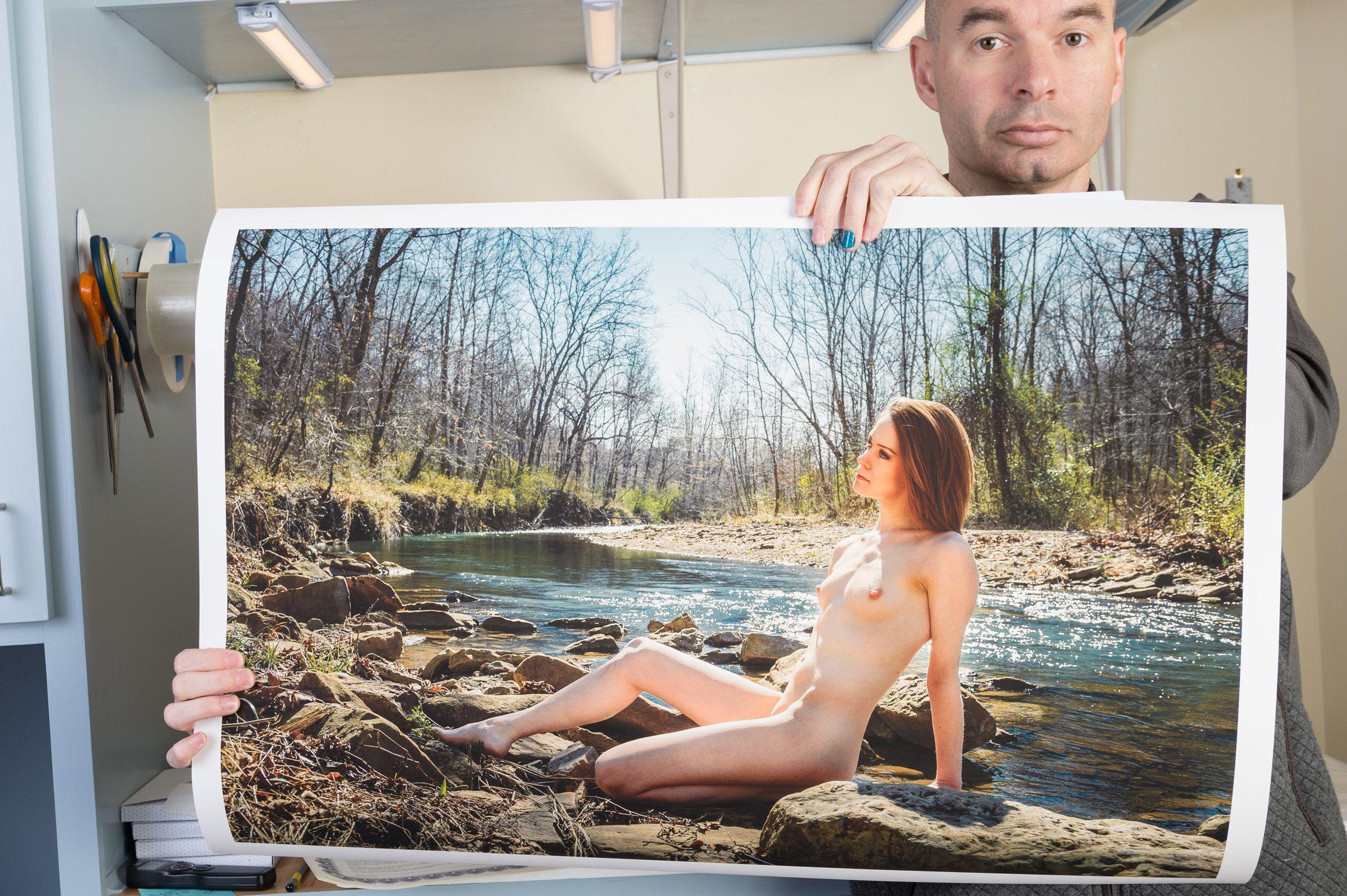 Ava, River 4/10, Fotografia, getto d'inchiostro d'archivio - Photograph Altro stile artistico di Aaron Knight