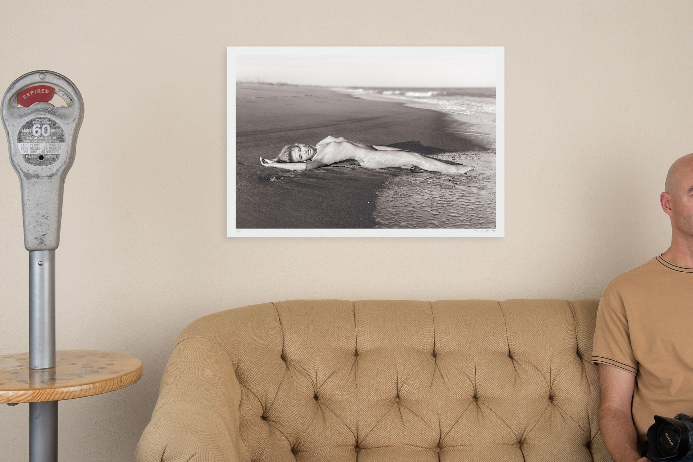 Pugnale d'argento, fotografia, getto d'inchiostro d'archivio - Photograph Altro stile artistico di Aaron Knight