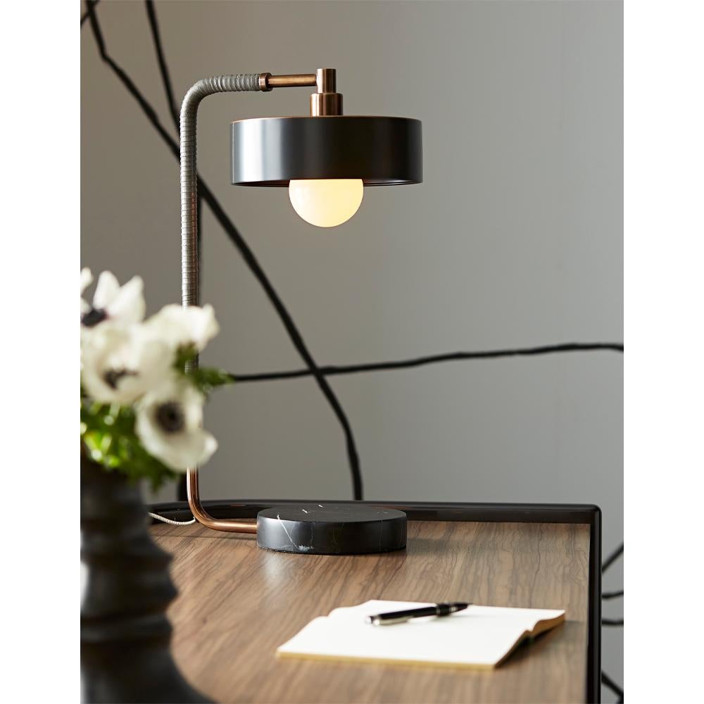 Terre cuite Lampe Aaron 49248-130 - Laiton héritage, cuir graphite, marbre noir en vente