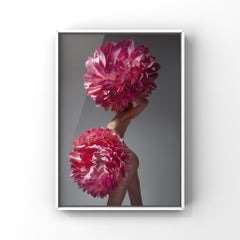 "Frolic In The Garden" Fotografia di nudo 20" x 16" in Ed. 1/15 di Aaron Mcpolin