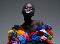 "Pom Pom" Ritratto fotografico figurativo 36" x 24" in Ed. 1/7 di Aaron Mcpolin