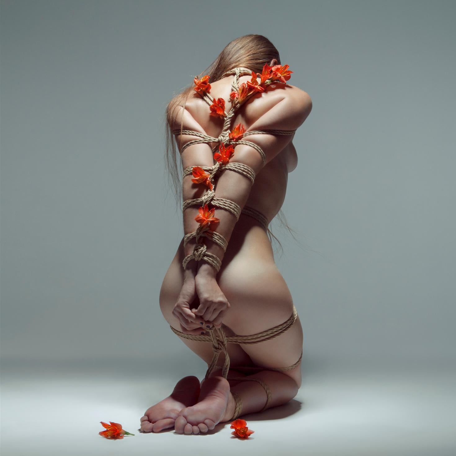 Nude Photograph di Aaron McPolin - "Rebirth" Fotografia Shibari 30" x 30" pollici Edizione 1/7 di Aaron Mcpolin