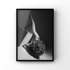 "Seraphim II" - Fotografia di nudo, 61 cm x 41 cm, ed. 1/15 di Aaron Mcpolin