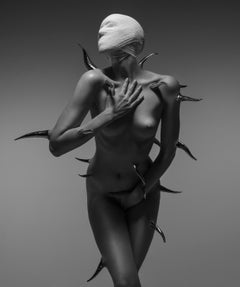 "Willful Sin I" Schwarz-Weiß-Fotografie 24" x 16" in Ed. 1/15 von Aaron Mcpolin