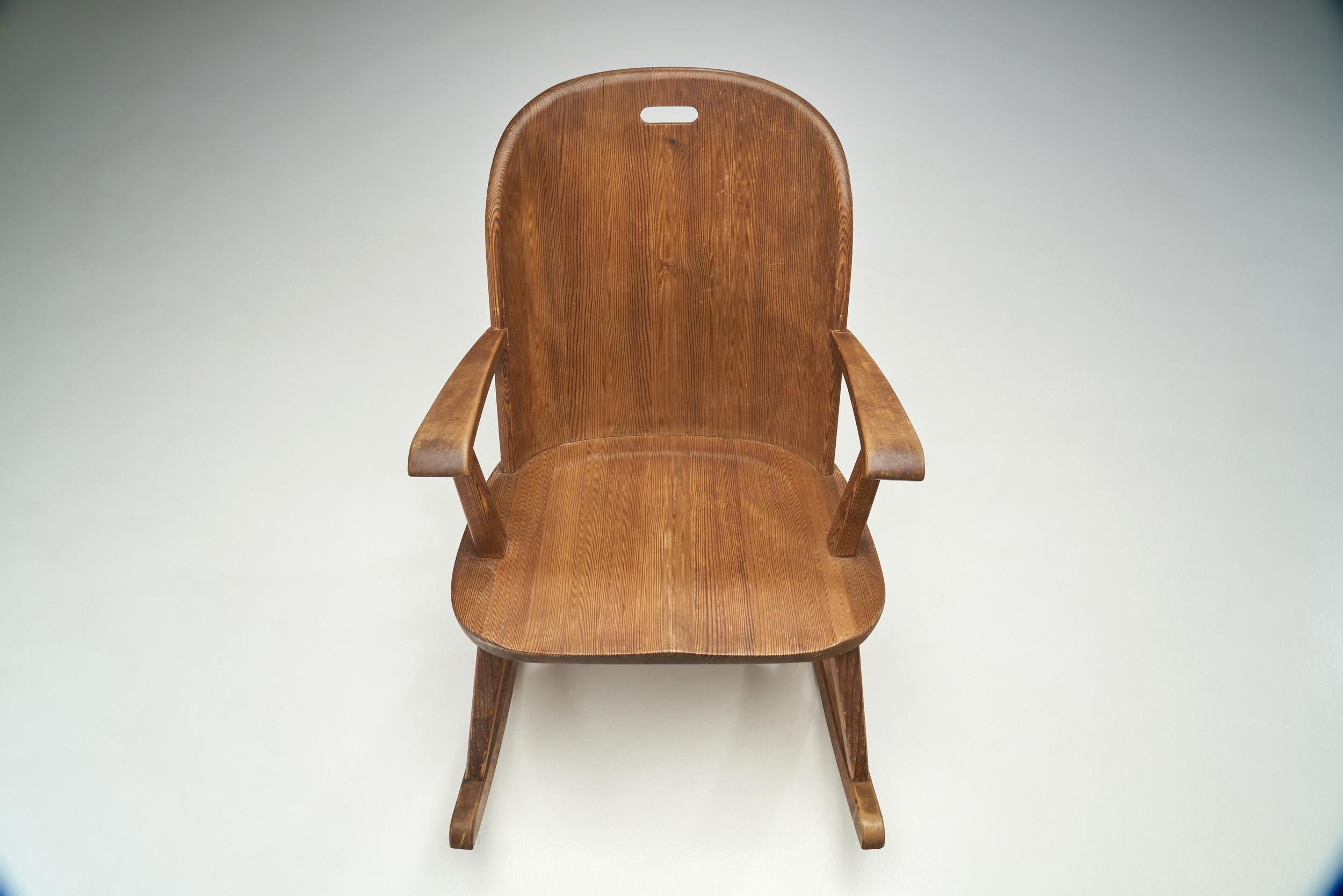 Swedish AB Åby Möbelfabrik Pine Rocking Chair, Sweden 1940s For Sale