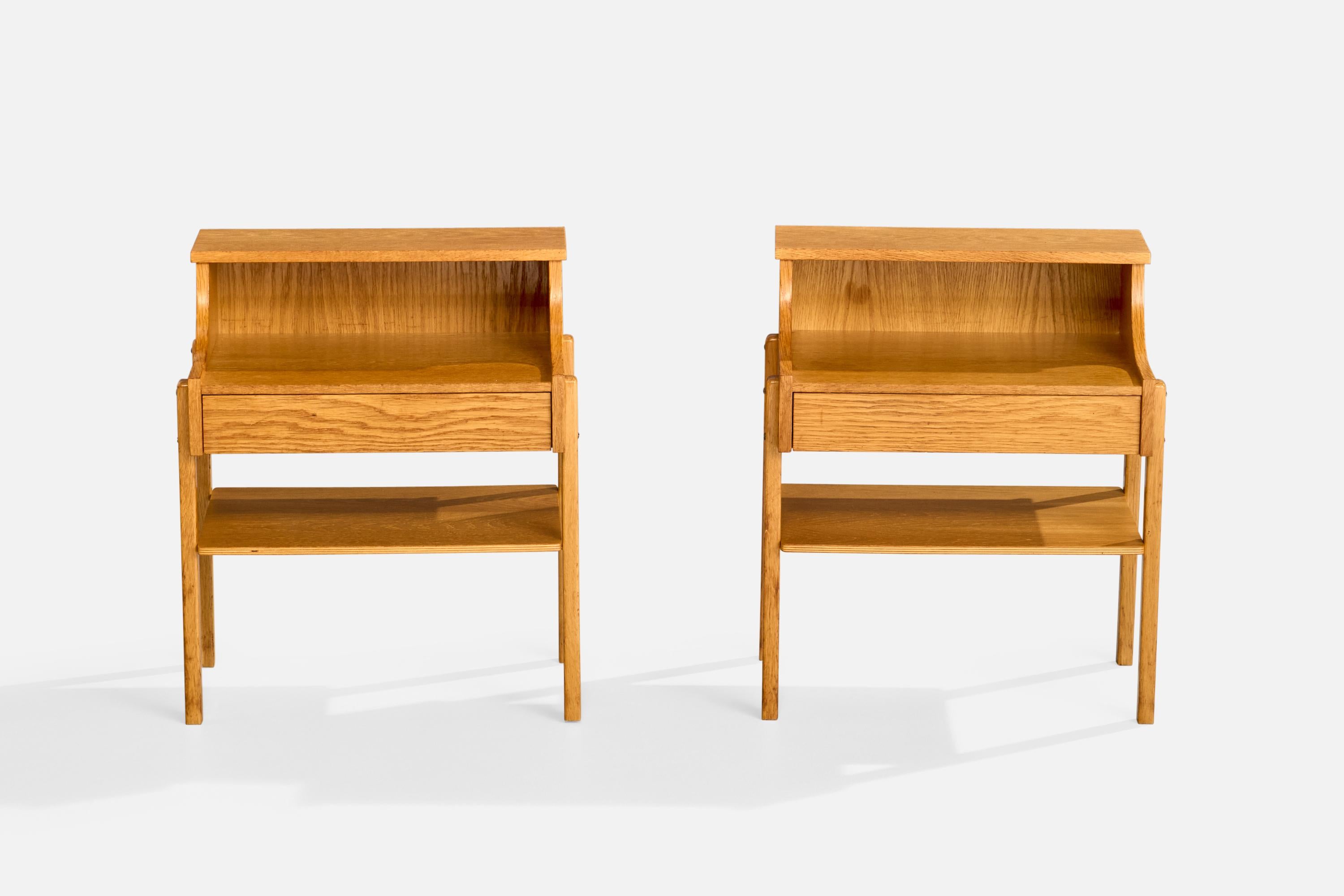AB Carlström & Co, Nachttische, Eiche, Schweden, 1950er Jahre (Moderne der Mitte des Jahrhunderts) im Angebot