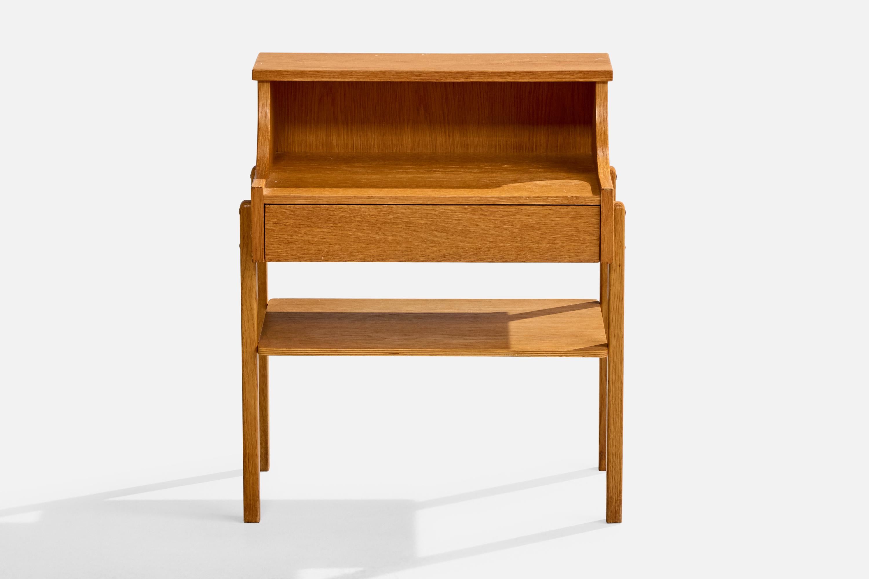 AB Carlström & Co, Tables de chevet, Oak, Suède, années 1950 Bon état - En vente à High Point, NC