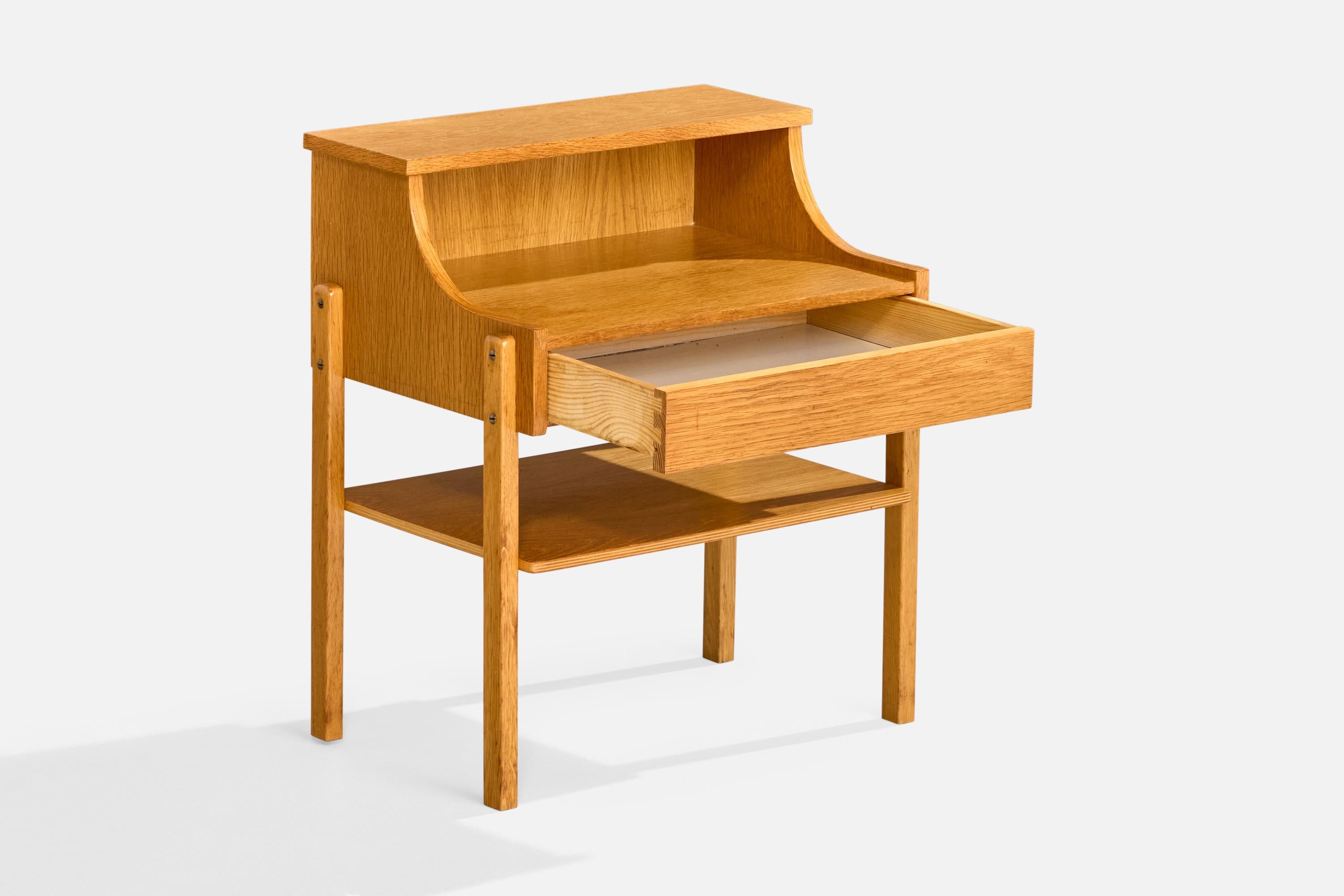 AB Carlström & Co, Nachttische, Eiche, Schweden, 1950er Jahre (Mitte des 20. Jahrhunderts) im Angebot