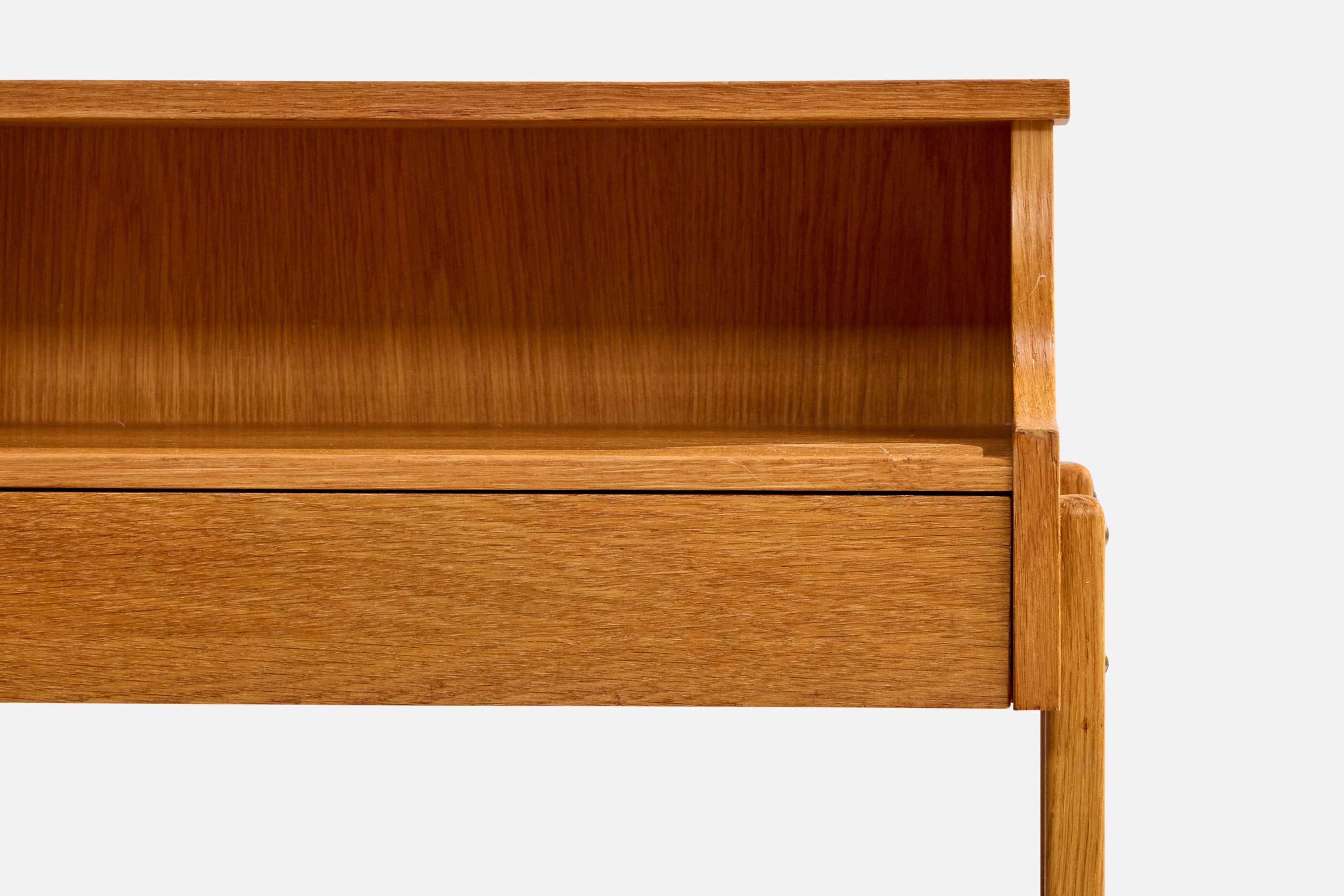 Milieu du XXe siècle AB Carlström & Co, Tables de chevet, Oak, Suède, années 1950 en vente