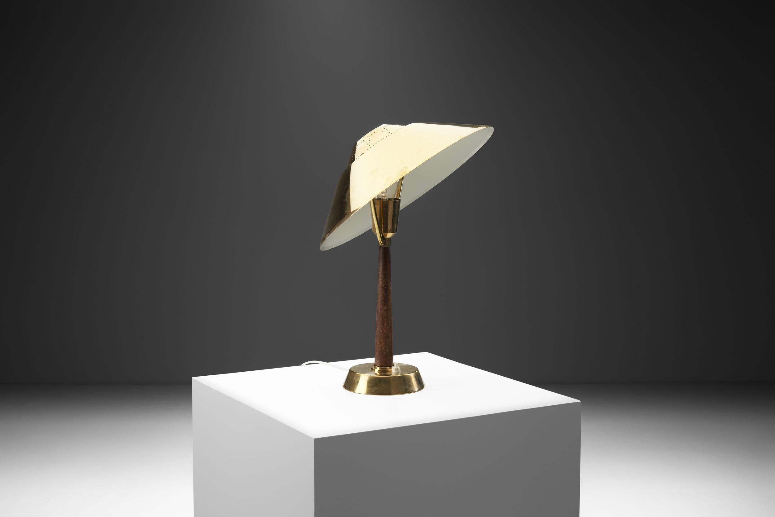 AB E. Hansson & Co. Brass Table Lamp with Adjustable Shade, Sweden 1950s In Good Condition For Sale In Utrecht, NL