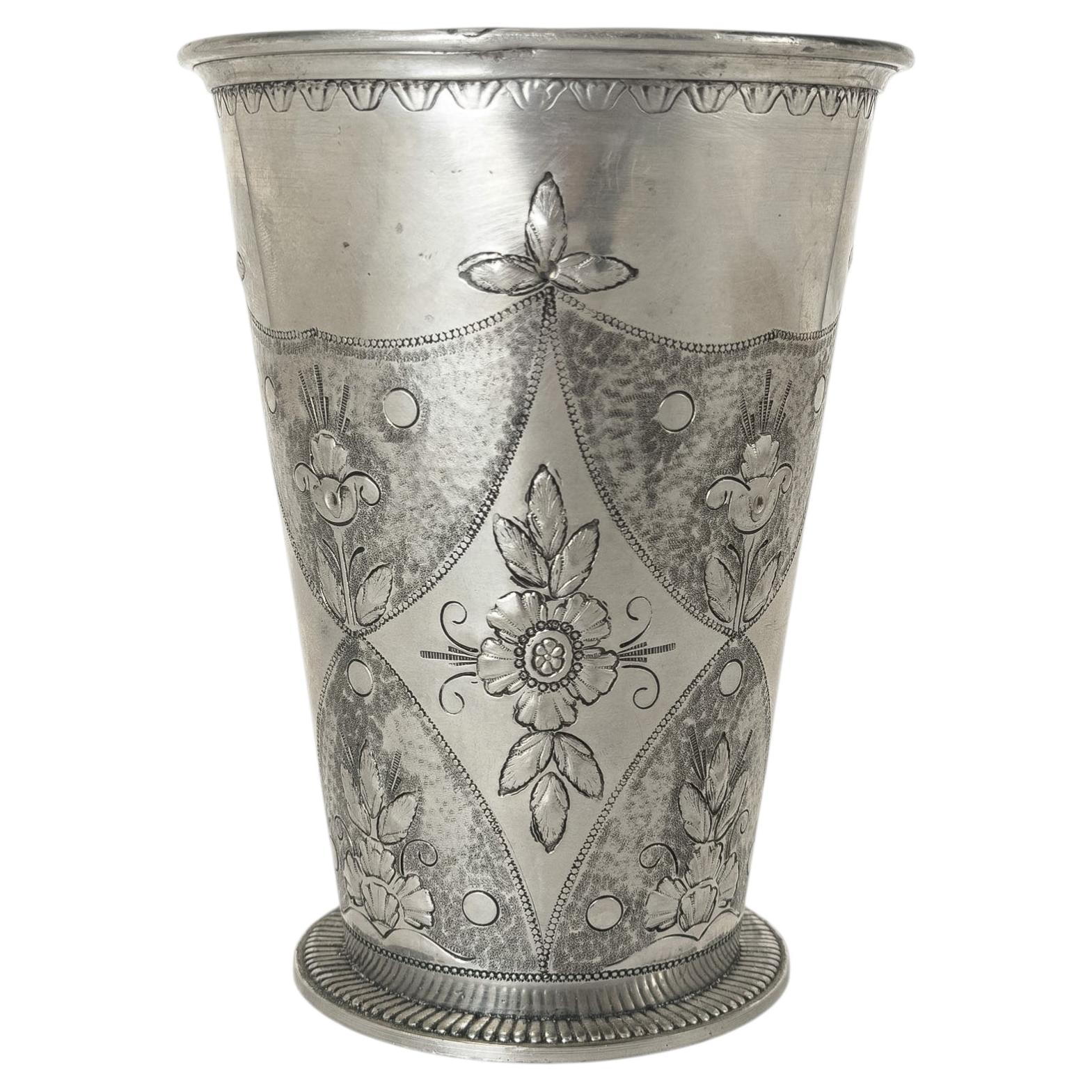 Vaso in peltro cesellato a mano AB Tenn, Svezia, 1974