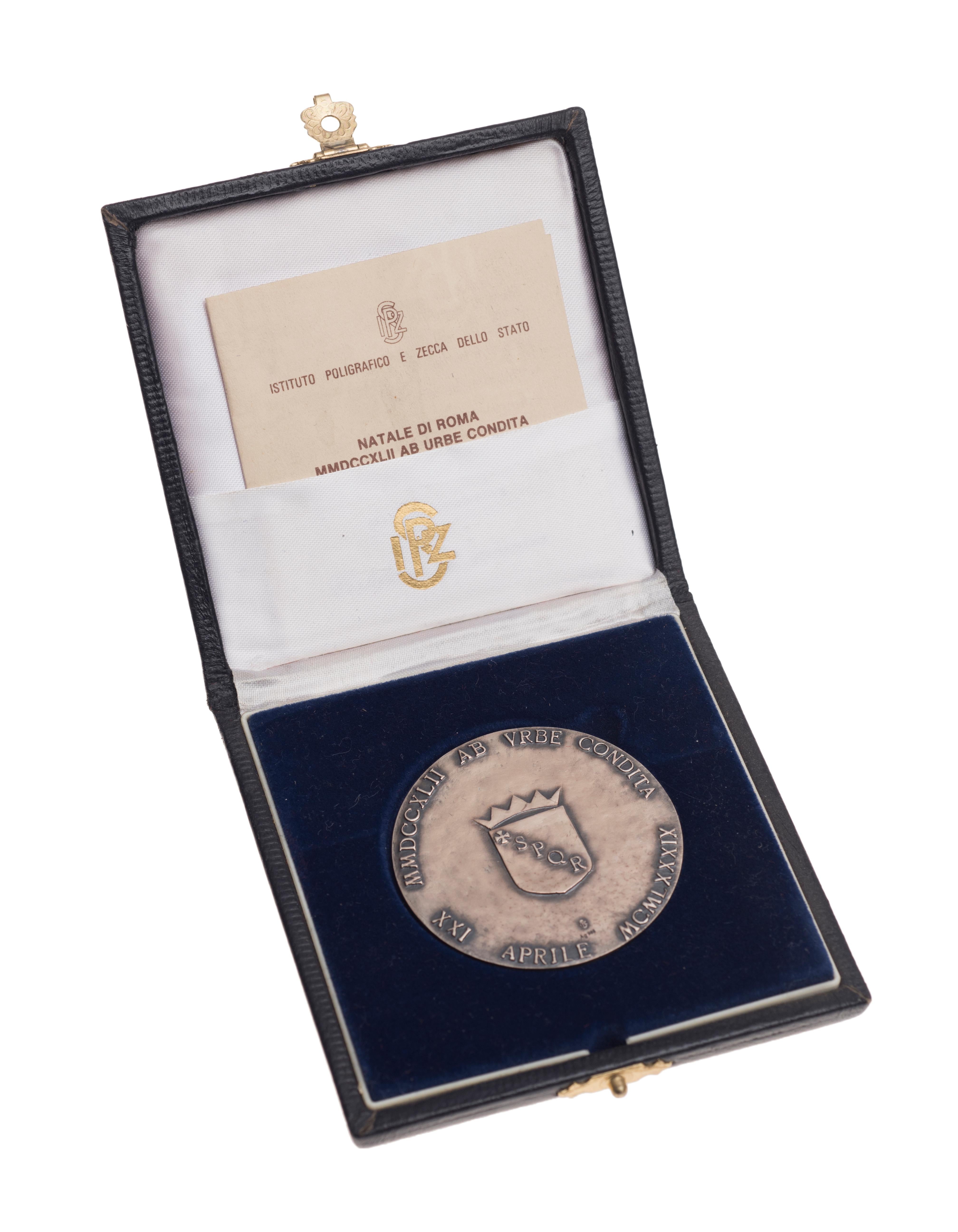 Ab Urbe Condita Medal is an original silver object realized by E. Lamagna in 1989.

The medal is celebrating the birth of Rome, was coined by Istituto Poligrafico e Zecca dello Stato. It includes an authenticity certificate and the case. 

This