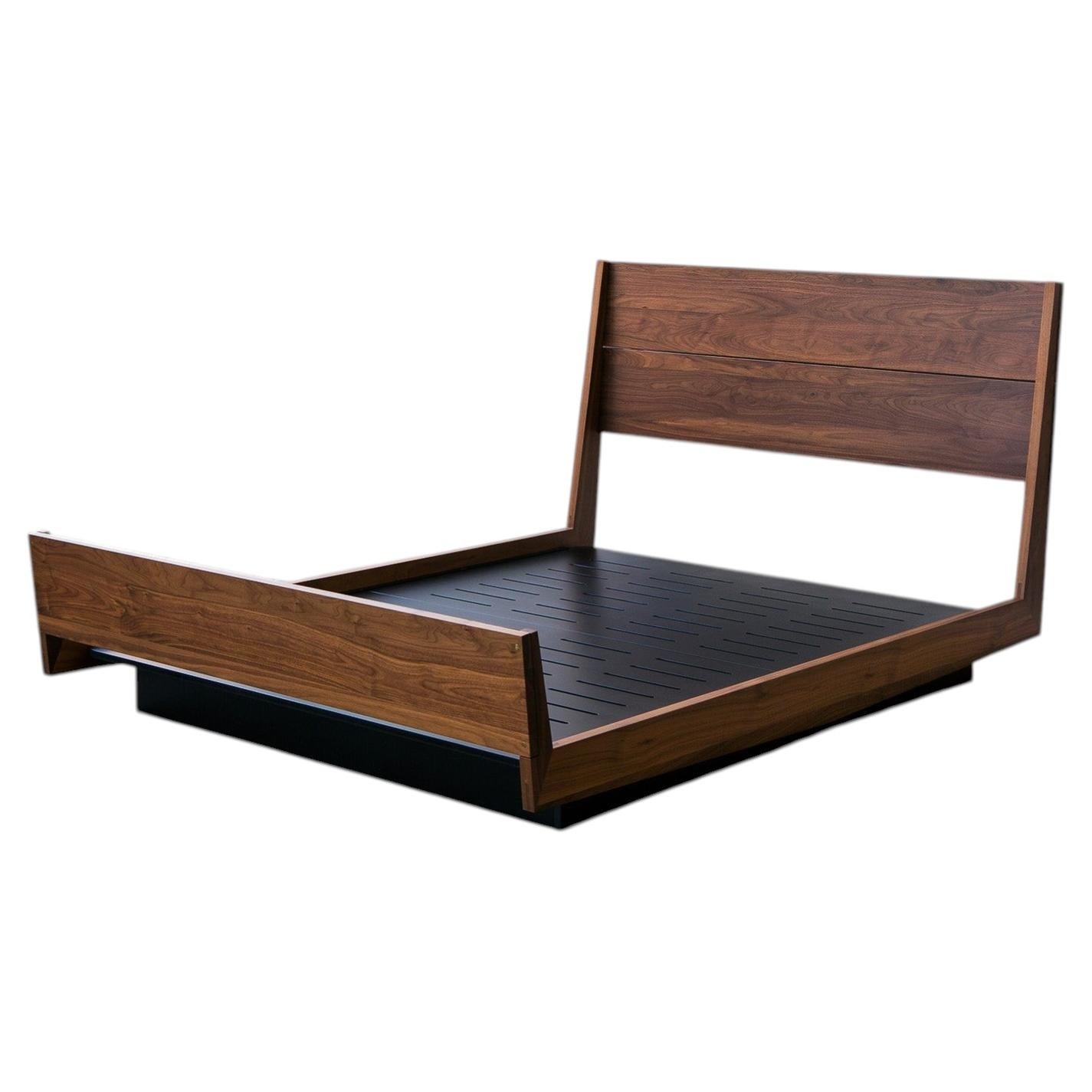 Letto a piattaforma AB5 in noce massiccio di Atlas Industries