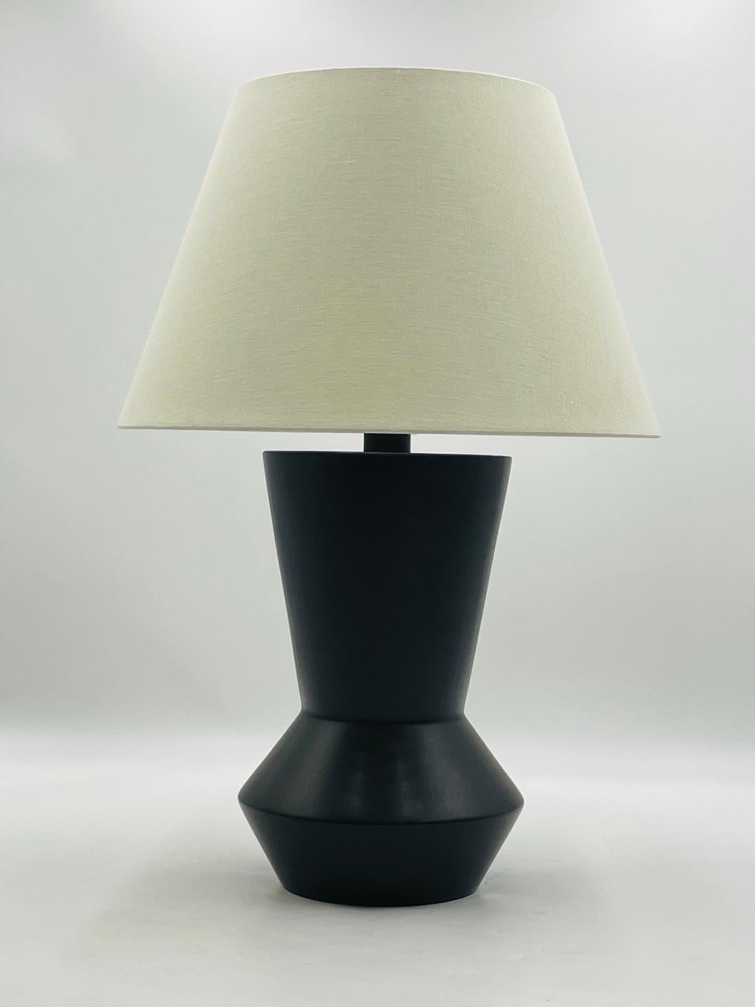 Designer: Chapman & Myers
Material: Ceramic & Linen
Year made: 01/2020

Introducing the exquisite Chapman & Myers Abaco Table Lamp - the perfect addition to your home or office décor. With its sleek black finish and elegant white shade, this