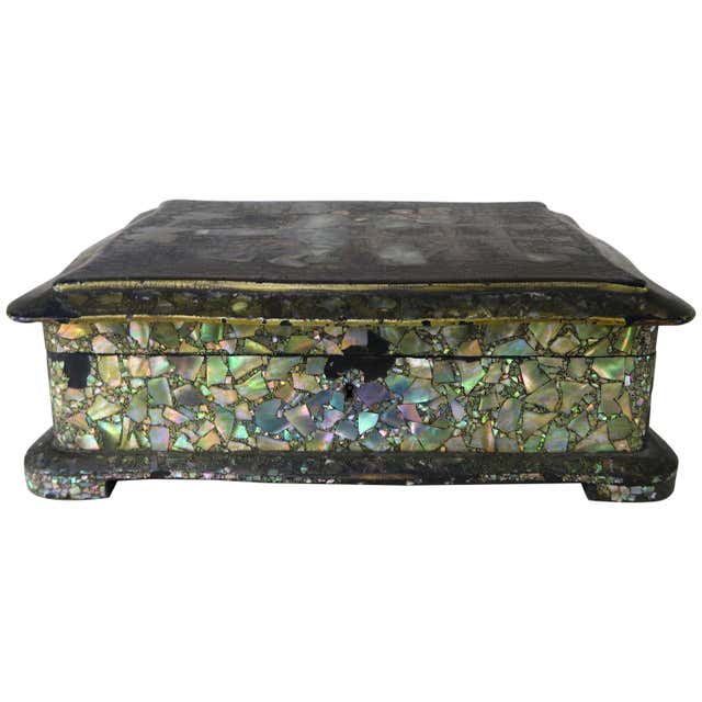 Asian Lacquered Mother of Pearl Biomorphic Jewelry Box For Sale at 1stDibs