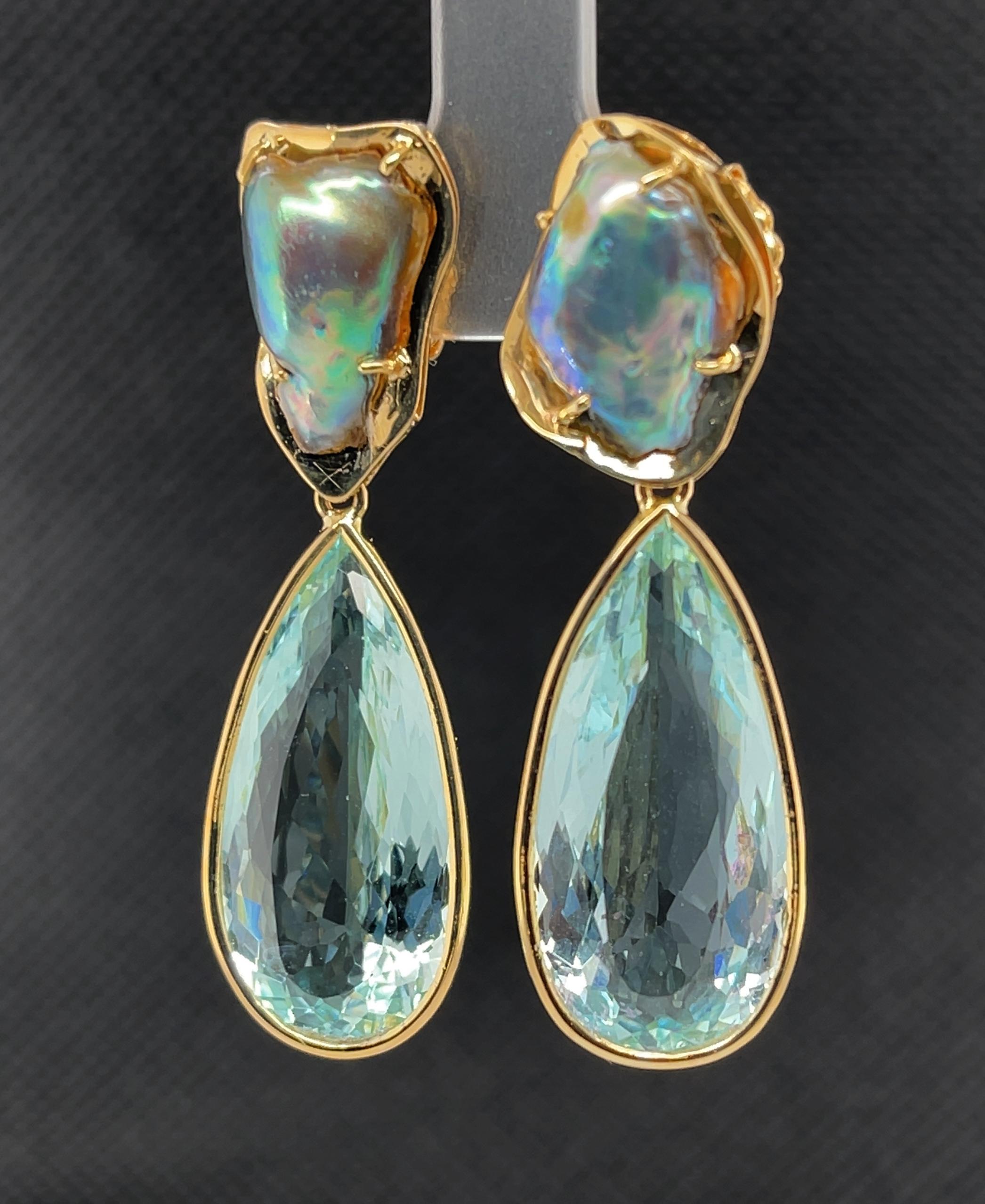 Abalone Barockperlen- und birnenförmige Aquamarin-Tropfen-Ohrringe aus Gelbgold (Tropfenschliff) im Angebot
