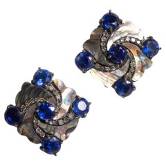 Boucles d'oreilles en ormeau, disthène et diamant