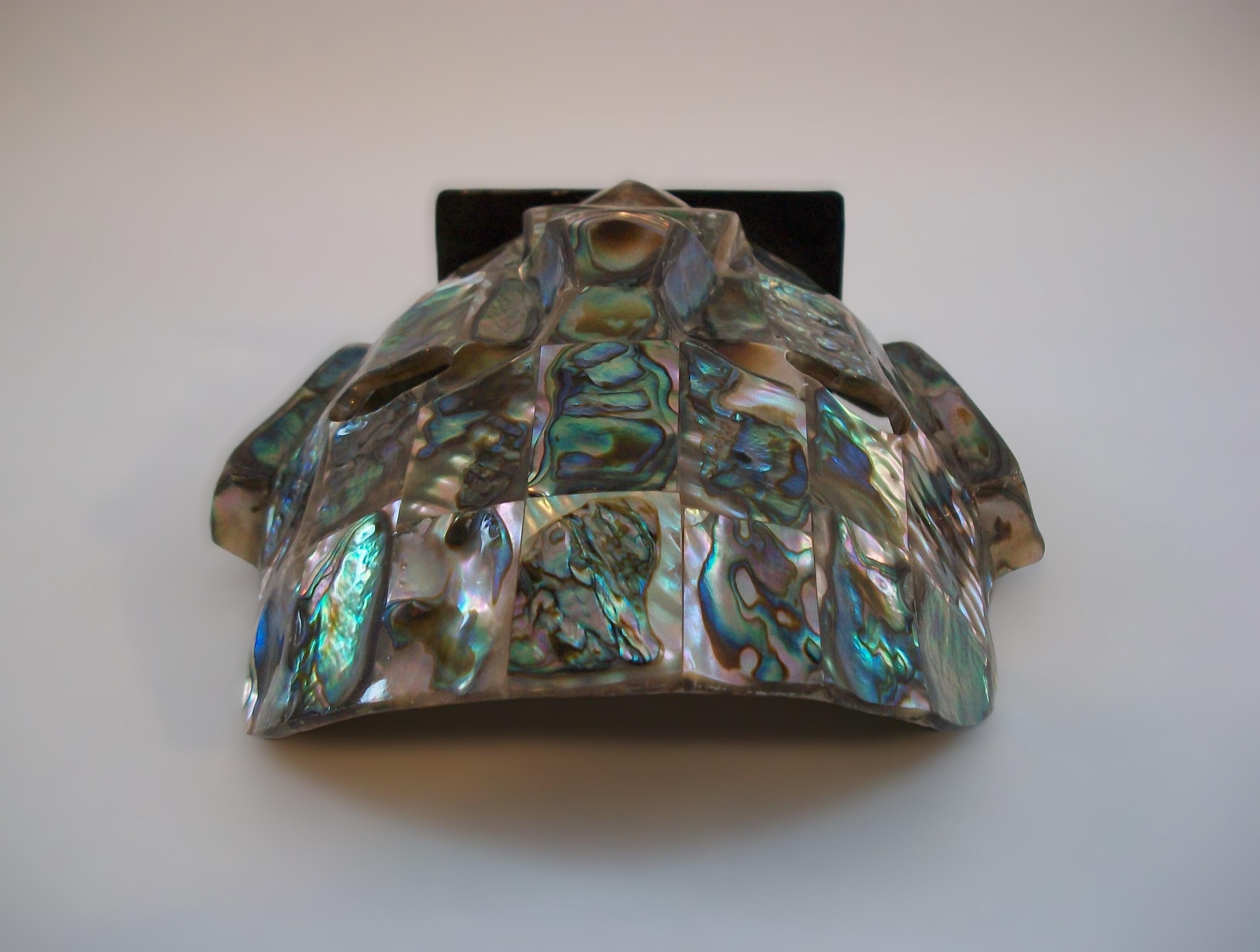 Mayan Style Mask Sculpture - Unsigned - Mexico - Late 20th Century In Good Condition For Sale In Chatham, ON