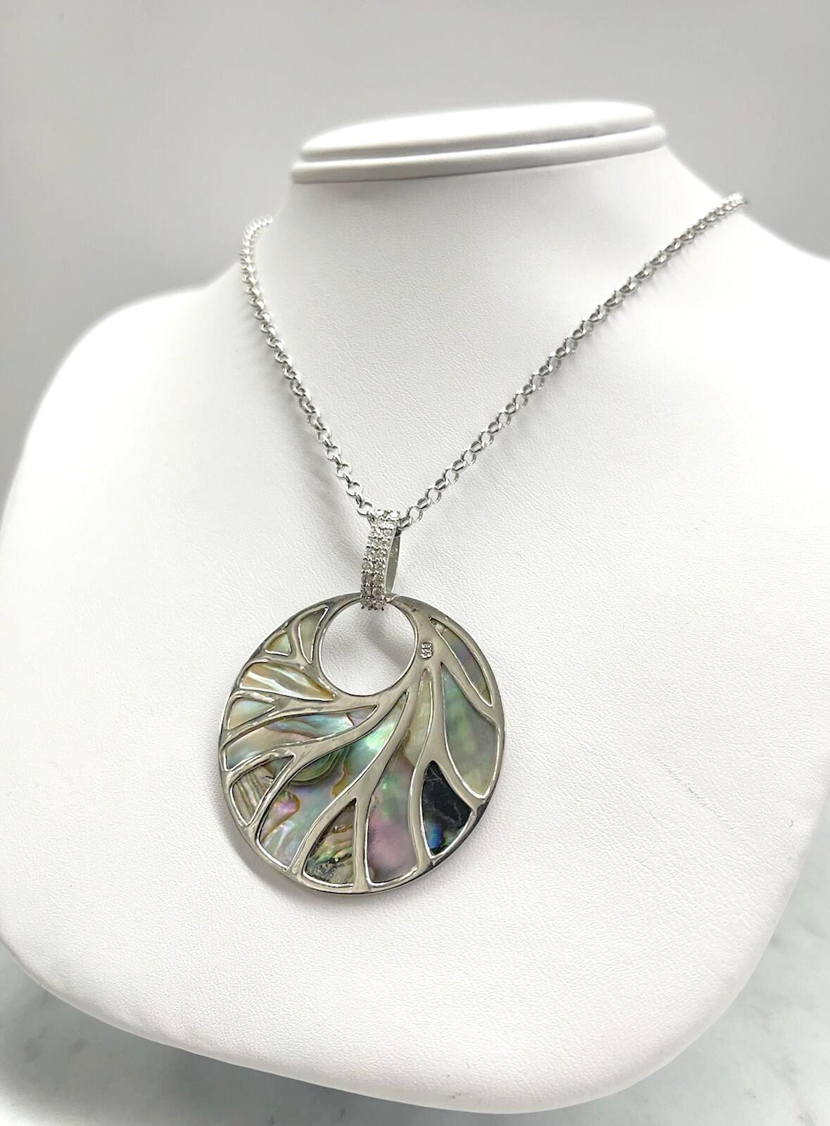 Make a statement with this beautiful abalone pearl pendant with a diamond encrusted hook and a 30