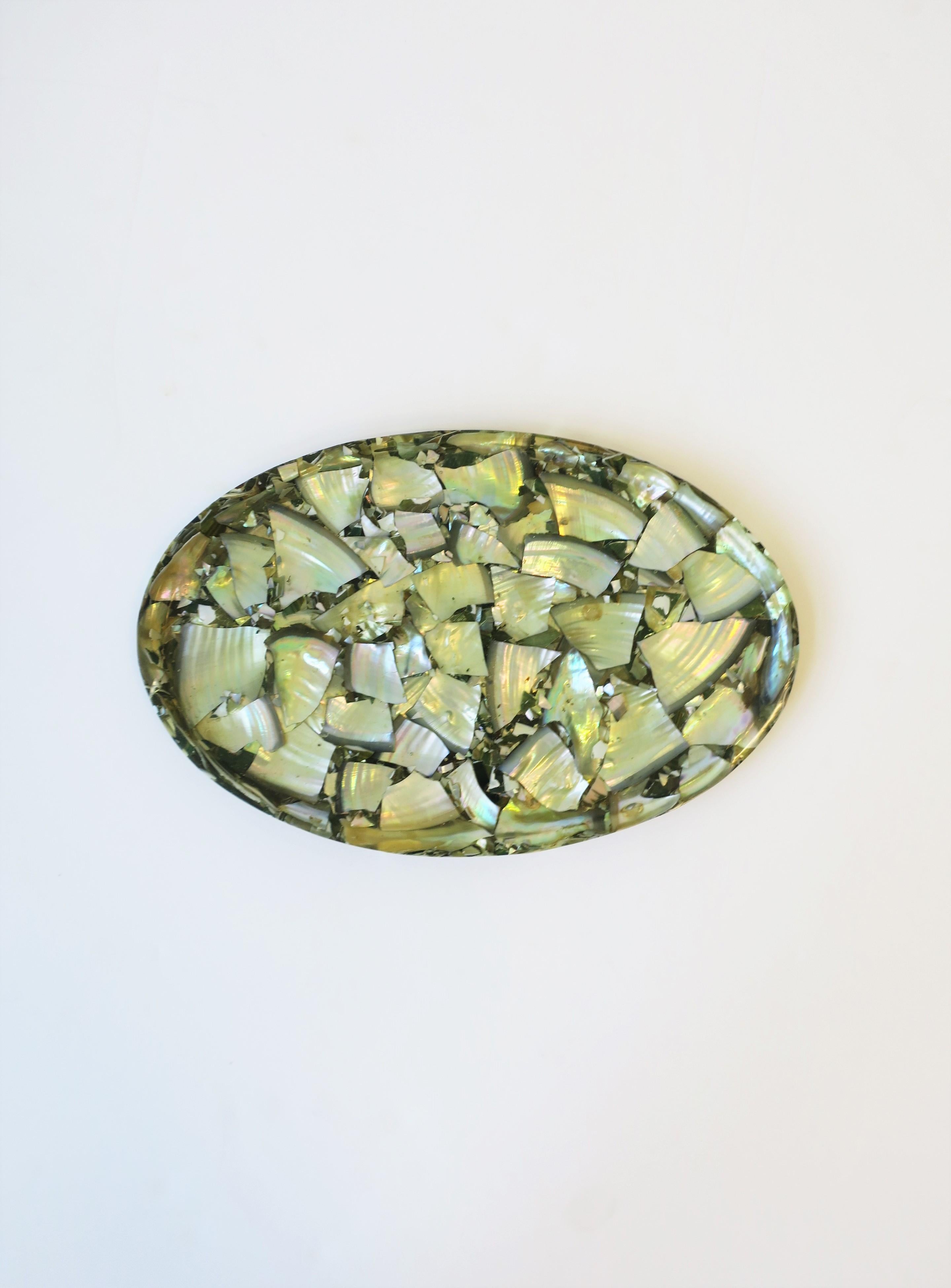 A beautiful abalone seashell and Lucite oval serving tray or vanity, catchall, vide-poche tray. A beautiful piece with pearl and grey hues. Very good condition as shown in images. No chips noted. Dimensions: 7.13
