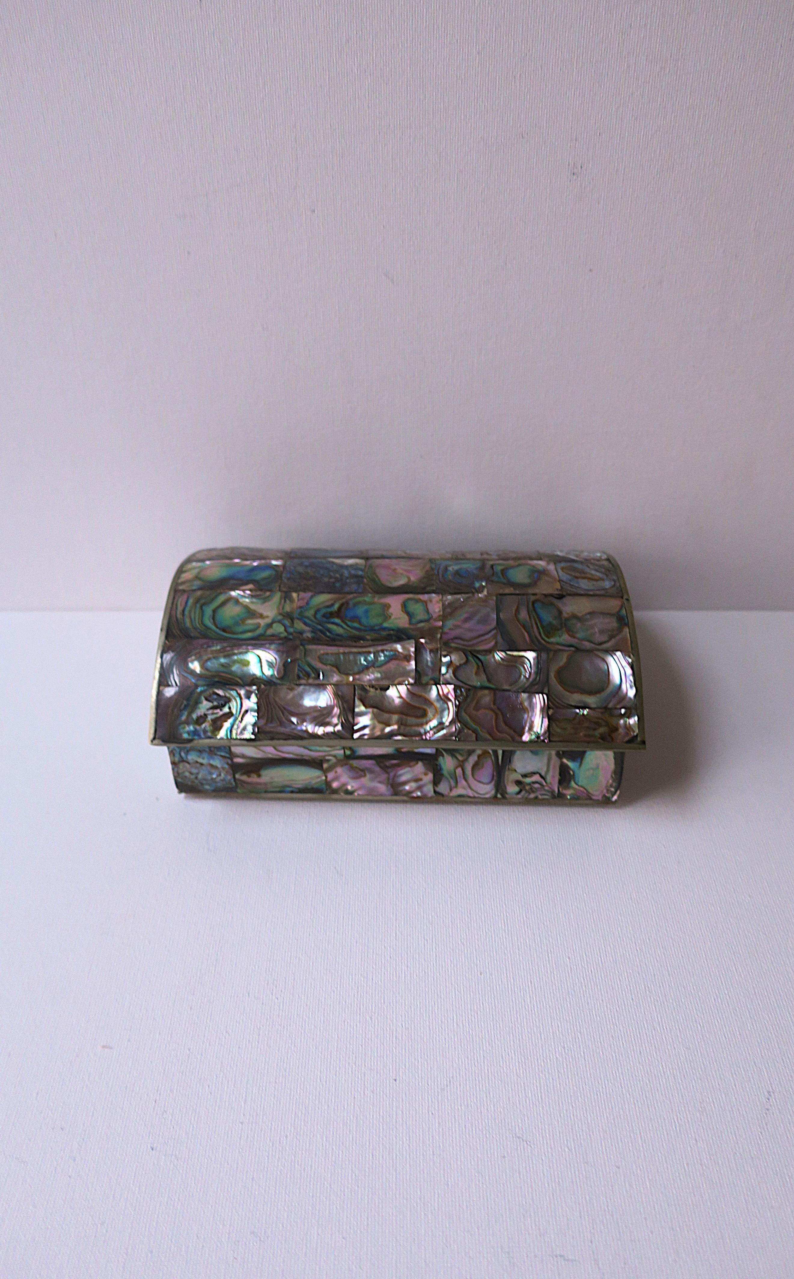 Abalone Seashell Box In Good Condition For Sale In New York, NY