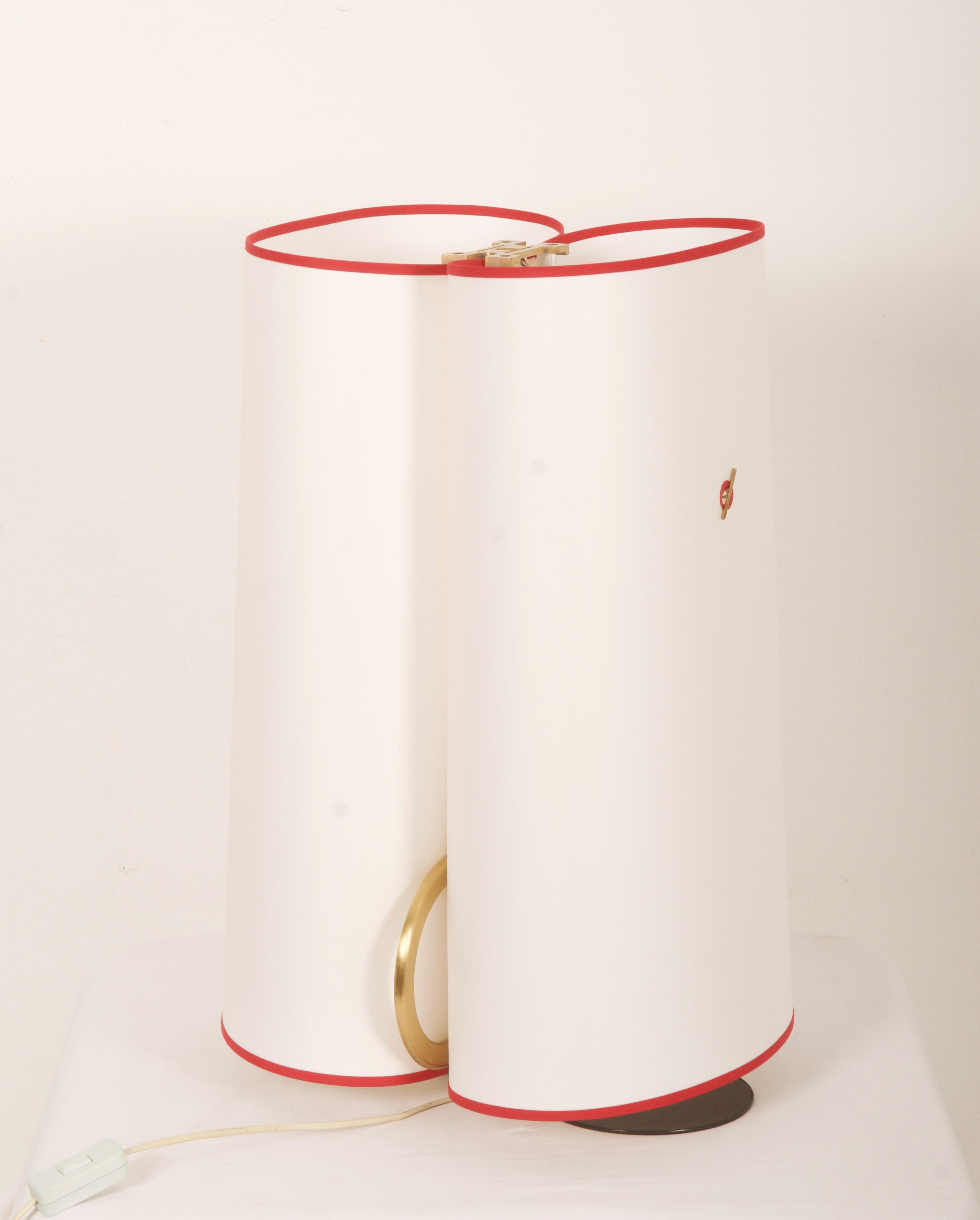 Afra and Tobia Scarpa for Flos, table lamp, model 'Abatina 1160', Italy, 1980s,
Lamp with a steel frame, with two paper lampshades with a light fabric cover and contrasting edges, equipped with two burners, with manufacturer's label on the
