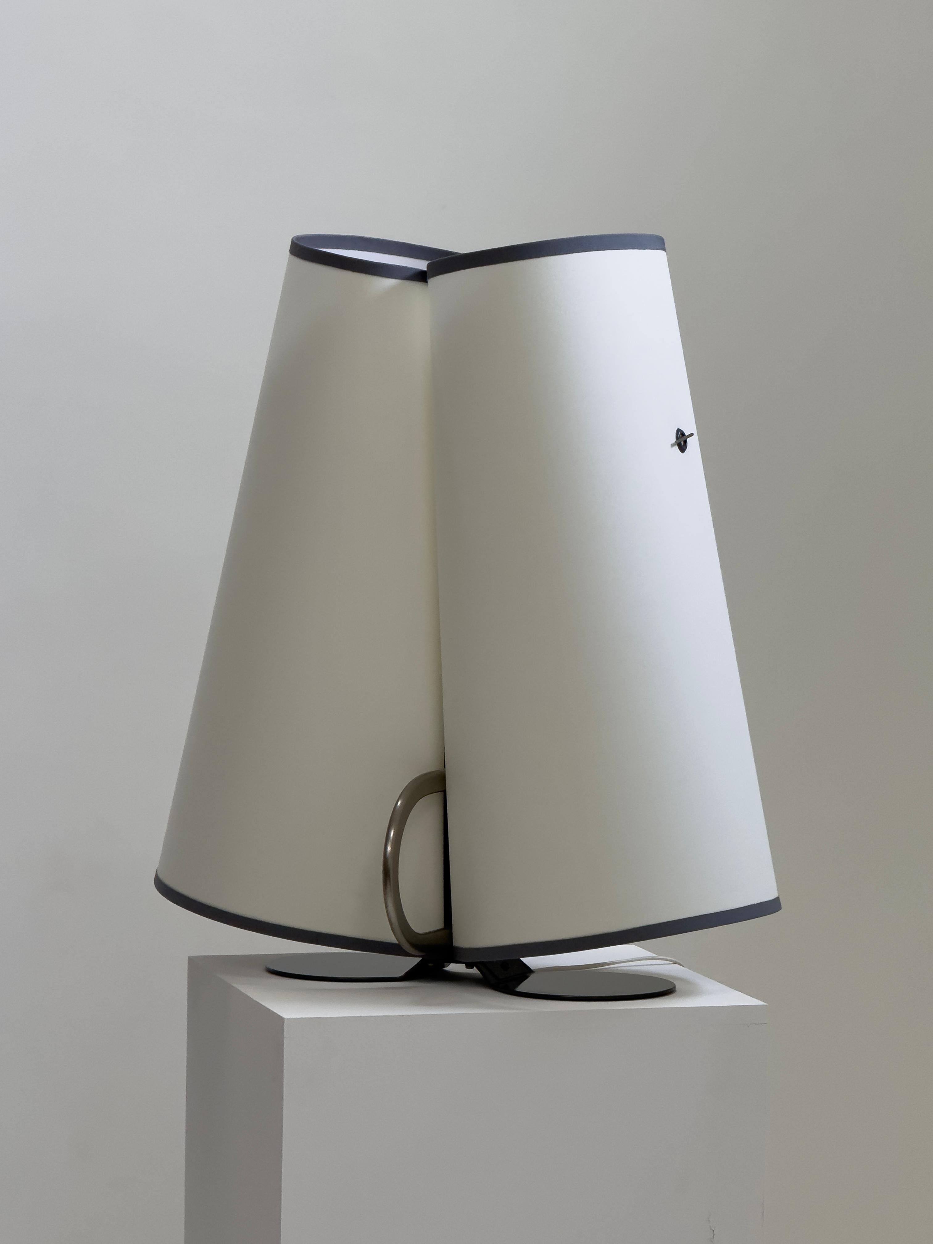 Abatina table lamp designed by Afra & Tobia Scarpa for Flos, Italy 1980s (Moderne der Mitte des Jahrhunderts) im Angebot