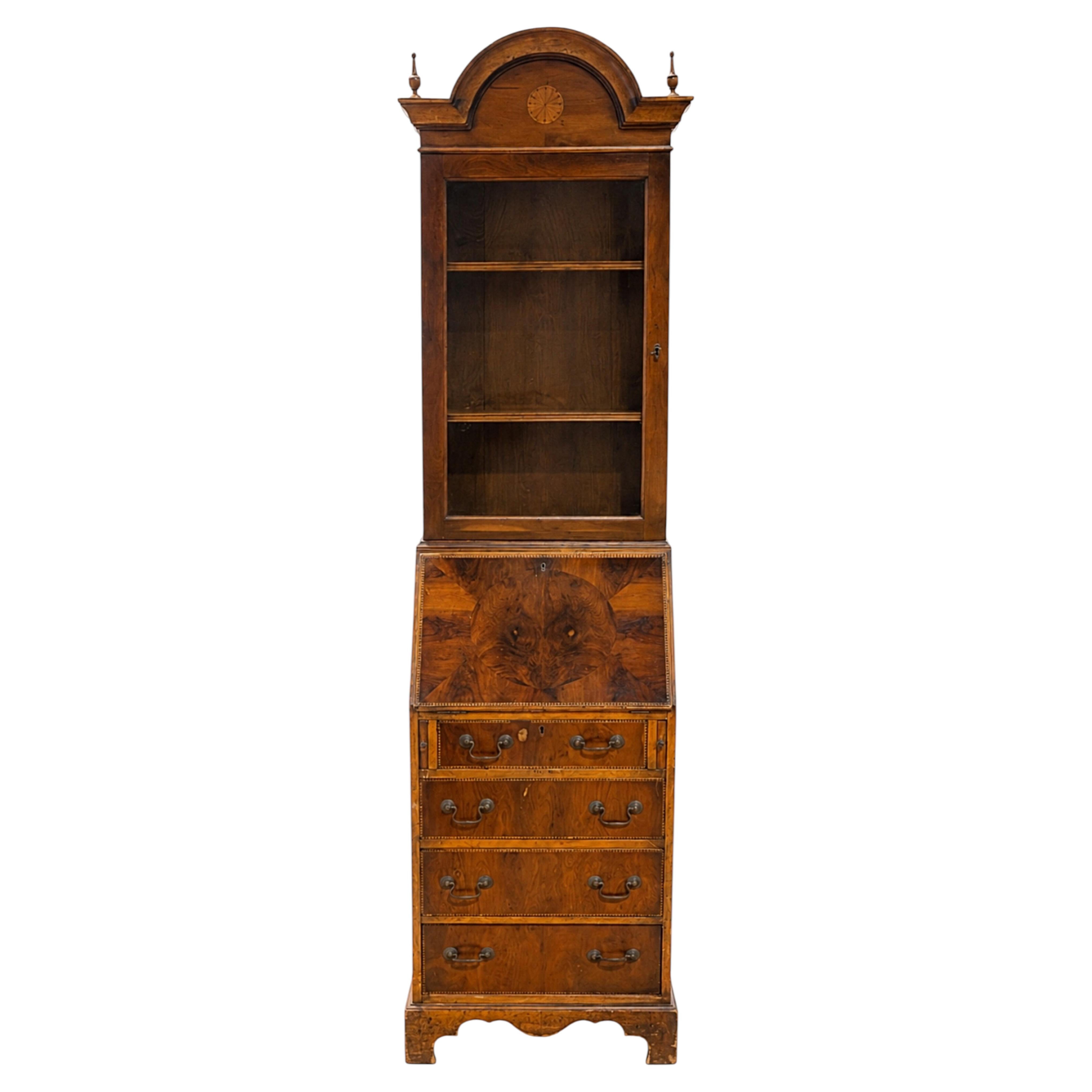 Abattant Secretary Desk 20th-century Portuguese style, made of Mahogany Root