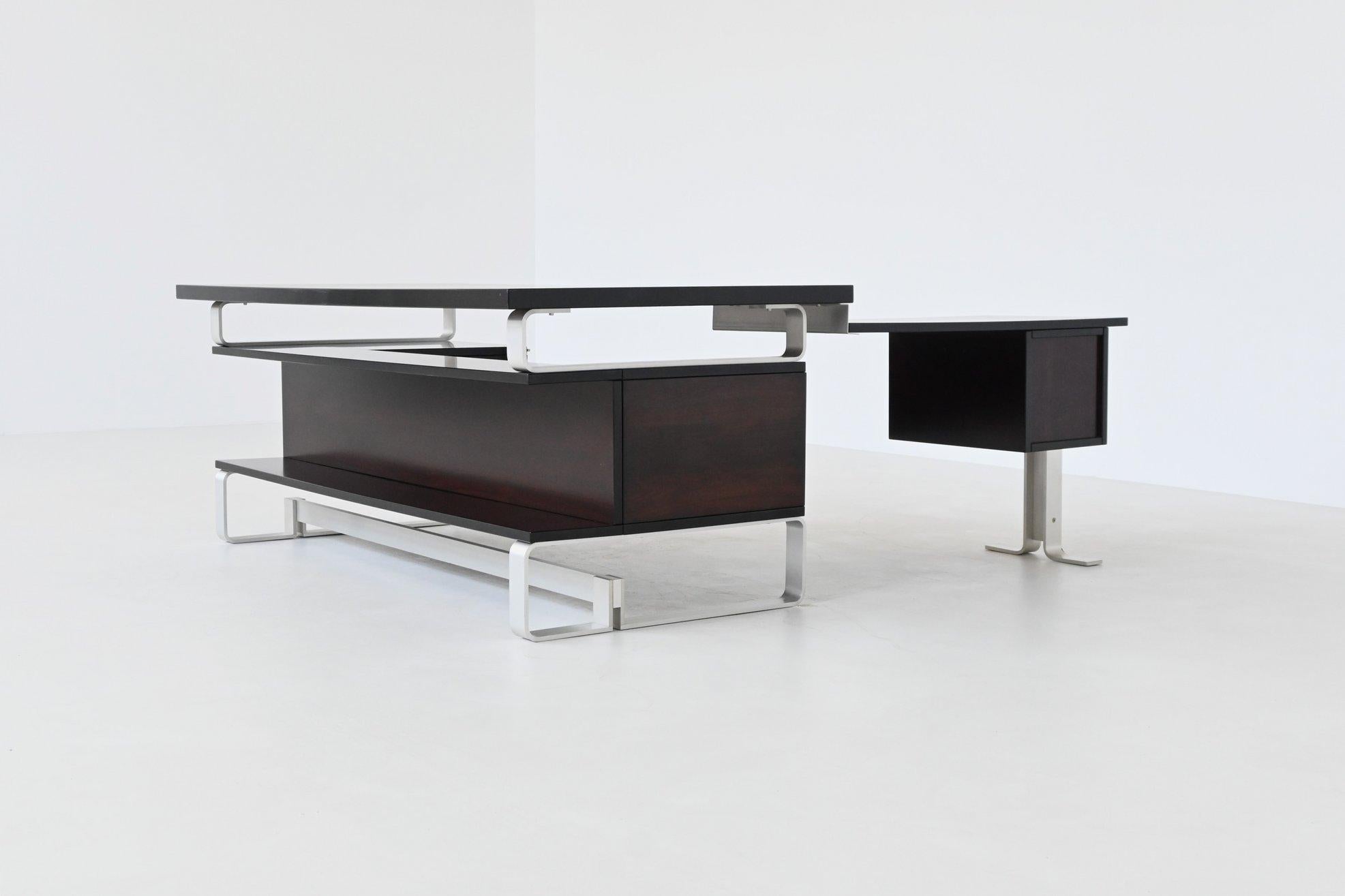 Italian Abbondinterni executive corner desk in Mahogany Italy 1970 For Sale