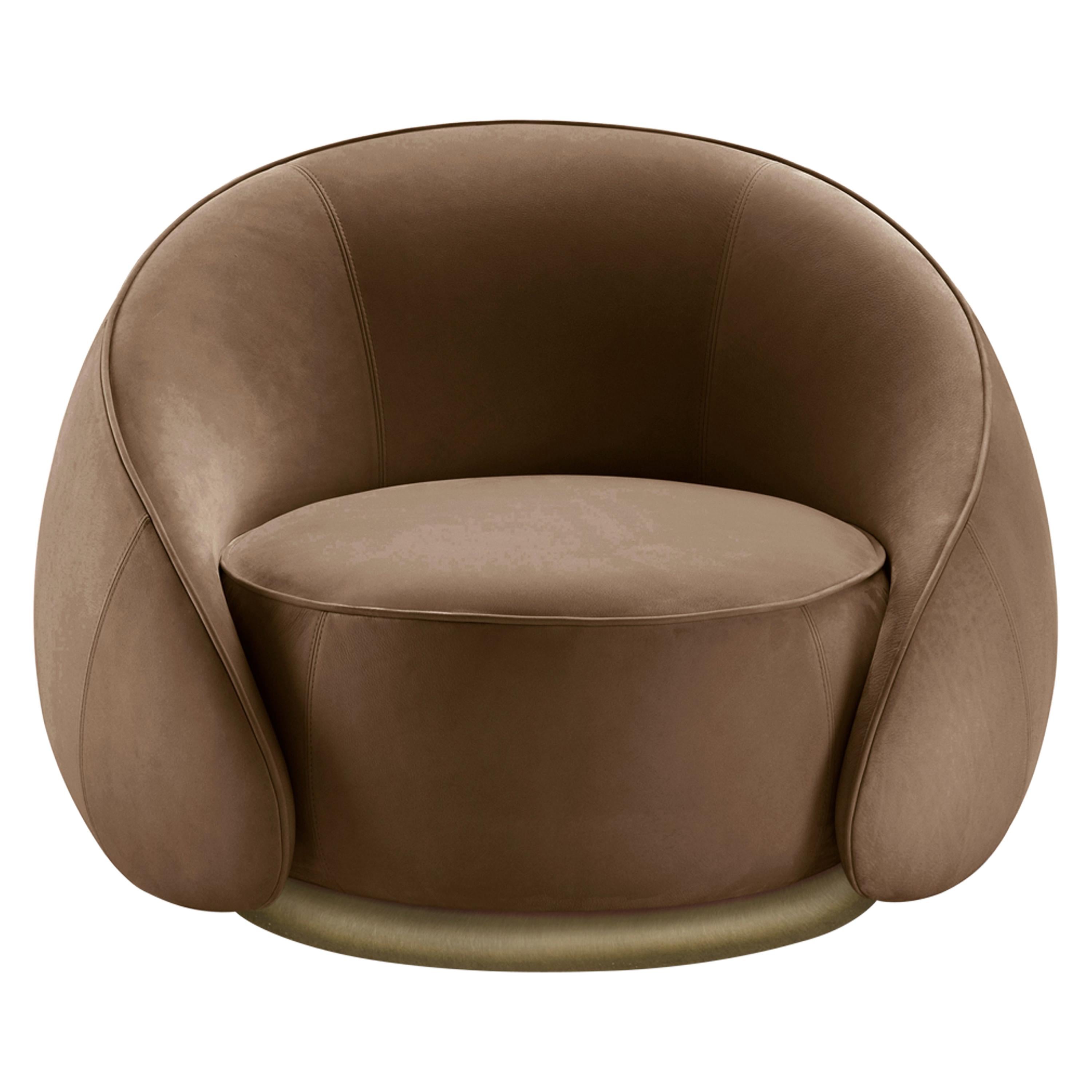 Abbracci Armchair in Brown Leather with Brown Burnished Brass Legs For Sale