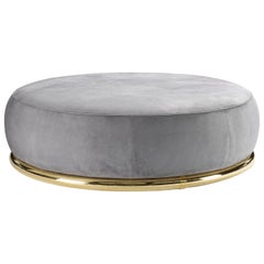 Abbracci - Grand pouf en cuir gris avec pieds en laiton poli