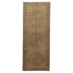 Traditioneller Oushak-Teppich in Beige im Vintage-Stil von abc Vintage - 4'9" x 12'3"