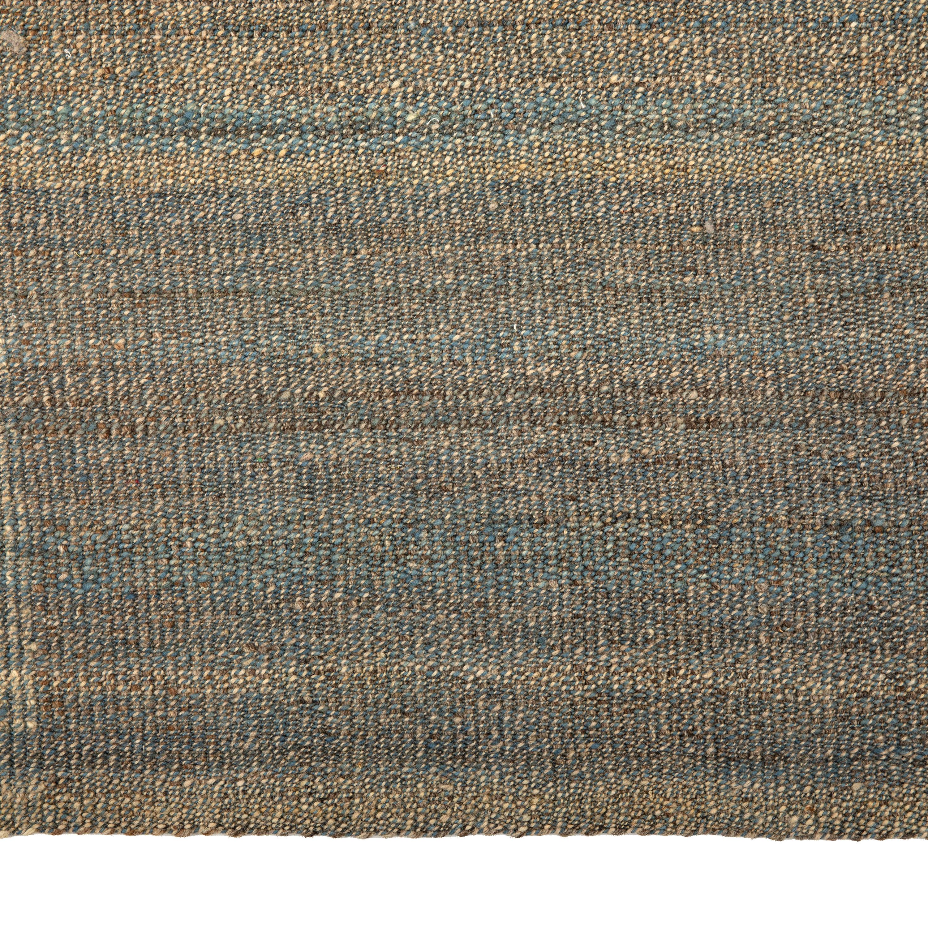 Dieser blaue flachgewebte Wollteppich - 8'10