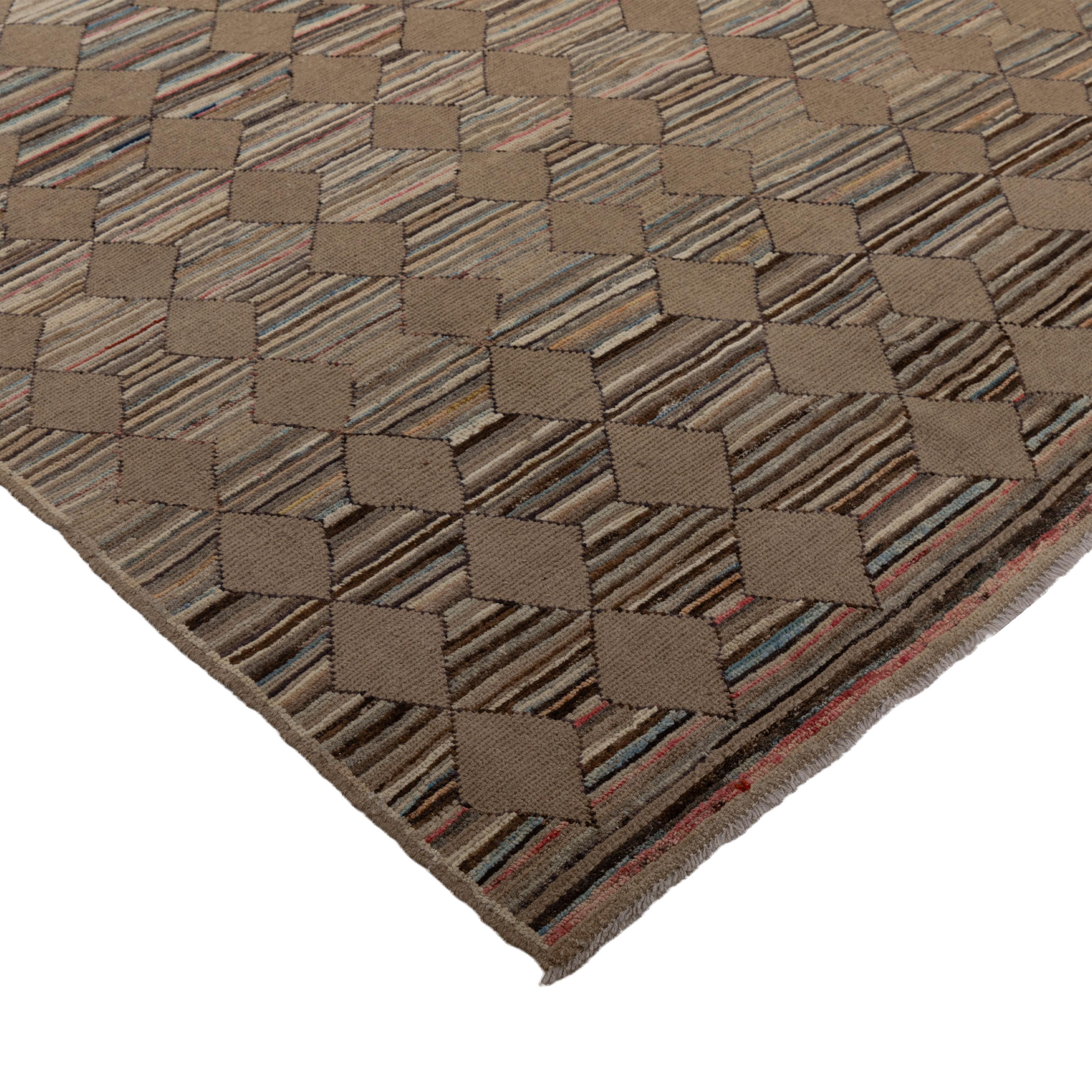 Inspiriert von den natürlichen Farben der Erde und den reinen Materialien bietet die Zameen Collection'S eine breite Palette moderner Motive aus der Mitte des Jahrhunderts in weichen, neutralen Tönen. Die in Zentralasien handgeknüpften