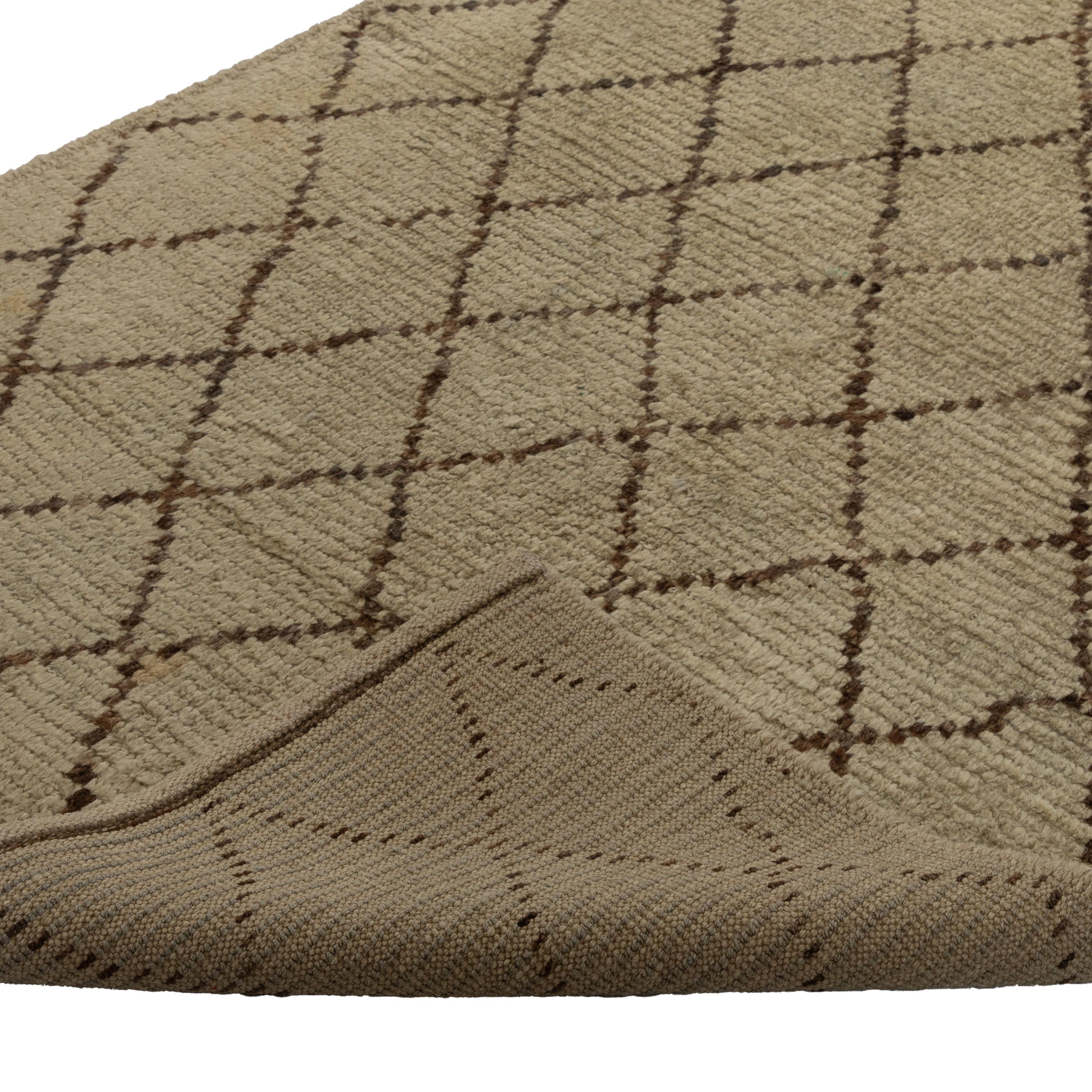 Inspiriert von den natürlichen Farben der Erde und den reinen Materialien bietet die Zameen Collection'S eine breite Palette moderner Motive aus der Mitte des Jahrhunderts in weichen, neutralen Tönen. Die in Zentralasien handgeknüpften