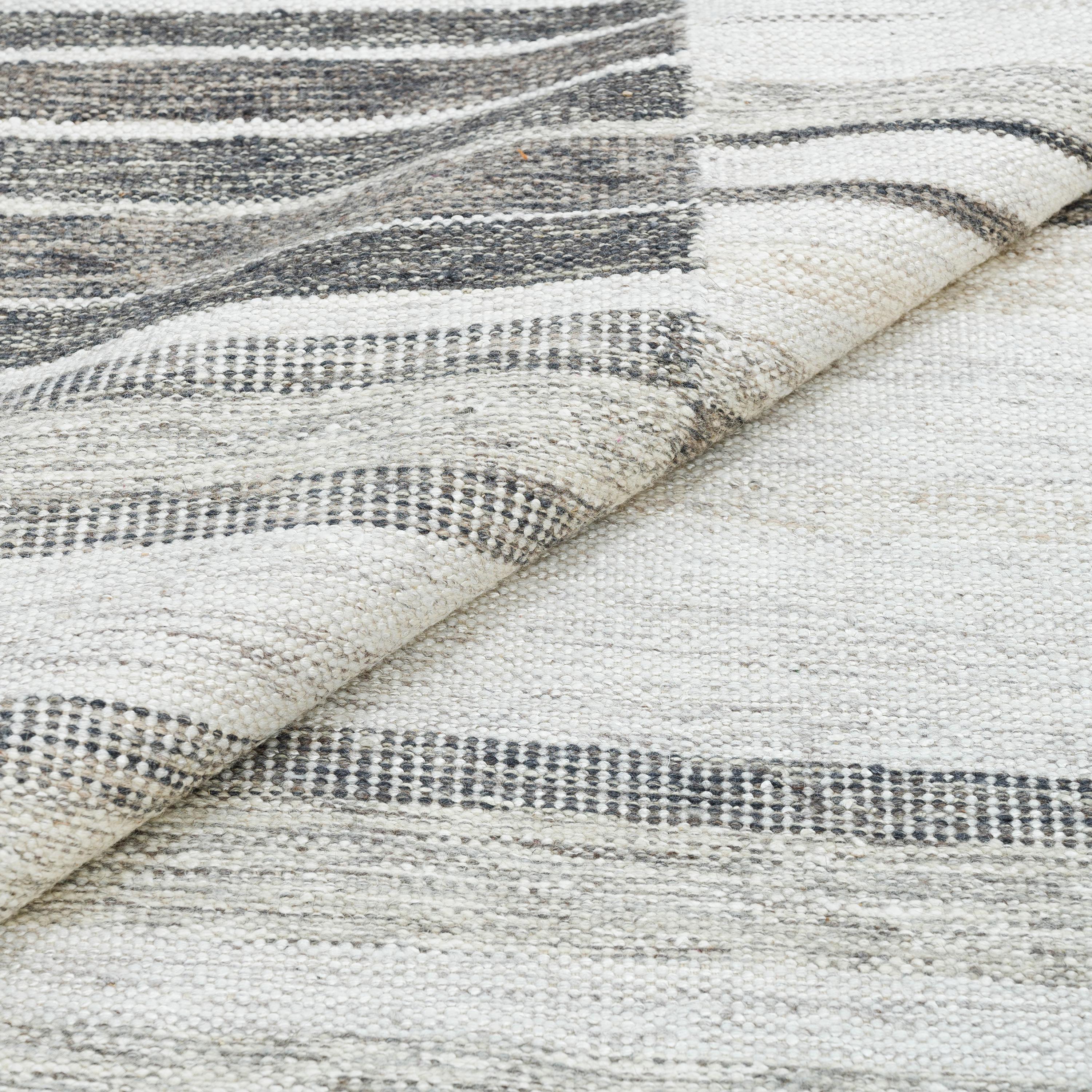 Scandinave moderne abc carpet Tapis en laine Dhurrie d'inspiration suédoise gris - 8' x 10' en vente