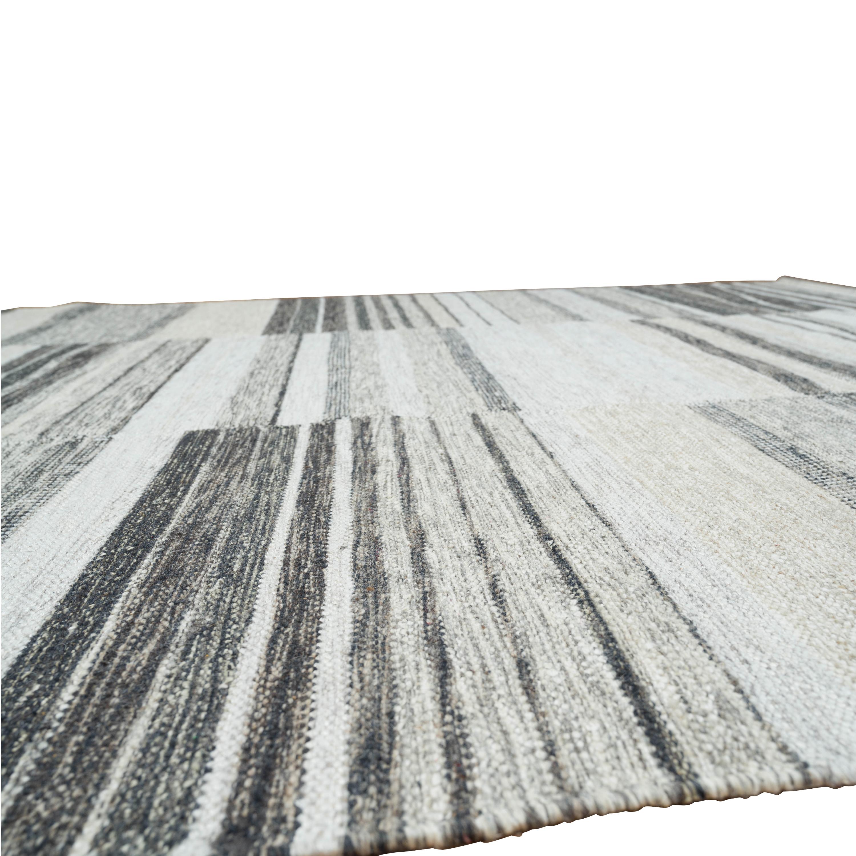 XXIe siècle et contemporain abc carpet Tapis en laine Dhurrie d'inspiration suédoise gris - 8' x 10' en vente