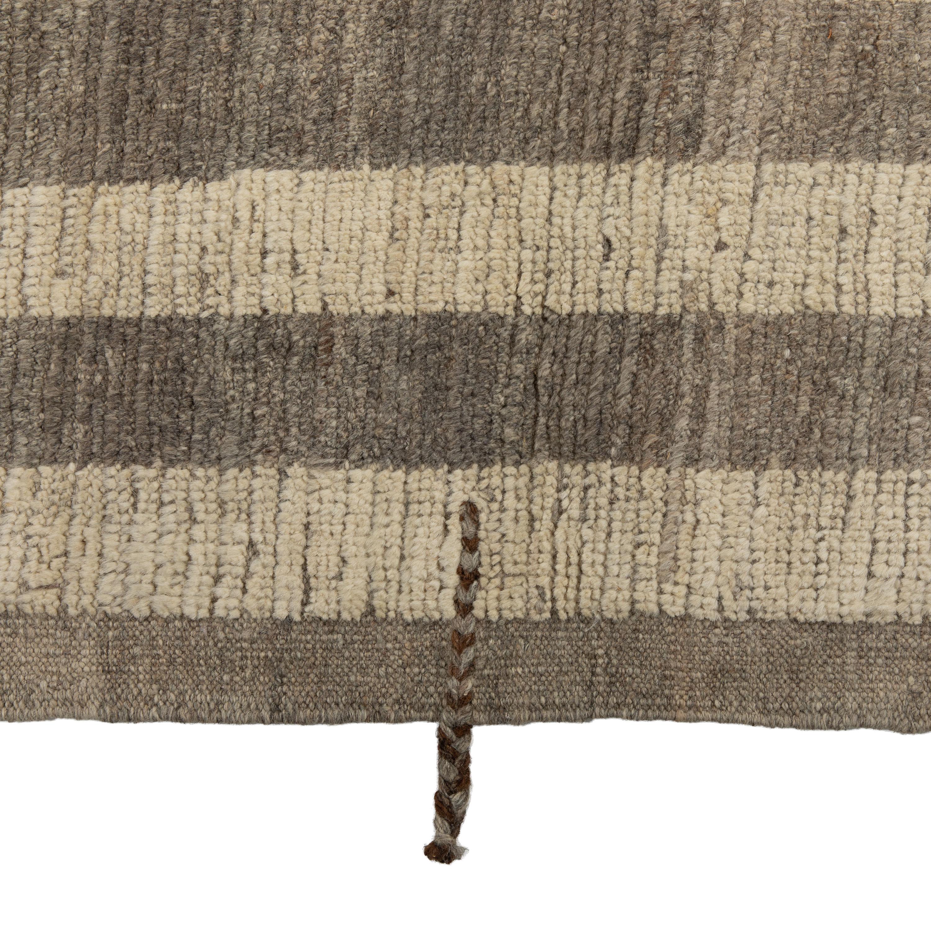 Inspiriert von den natürlichen Farben der Erde und den reinen Materialien bietet die Zameen Collection'S eine breite Palette moderner Motive aus der Mitte des Jahrhunderts in weichen, neutralen Tönen. Die in Zentralasien handgeknüpften
