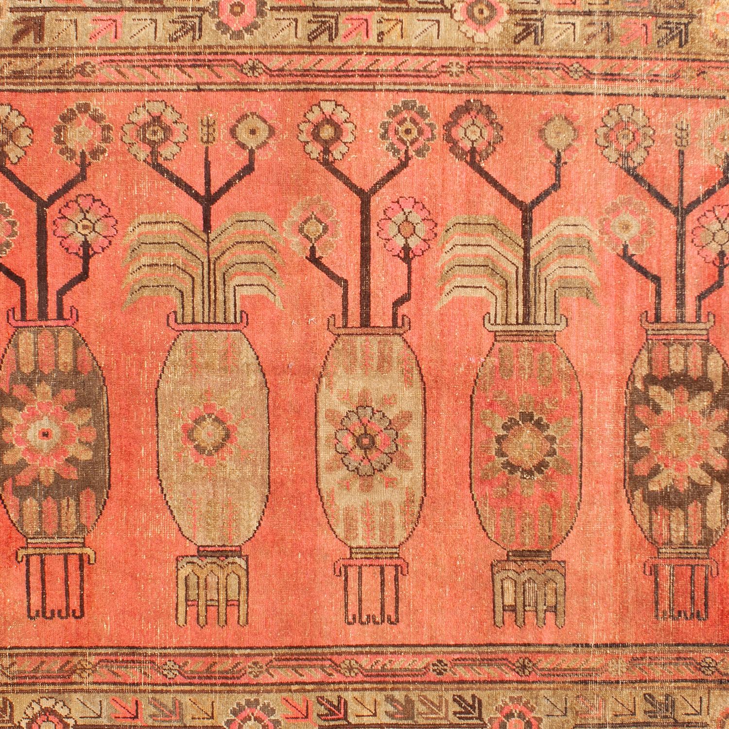 Rehaussez votre décoration intérieure avec cet exquis tapis Vintage Kohtan - 5'4
