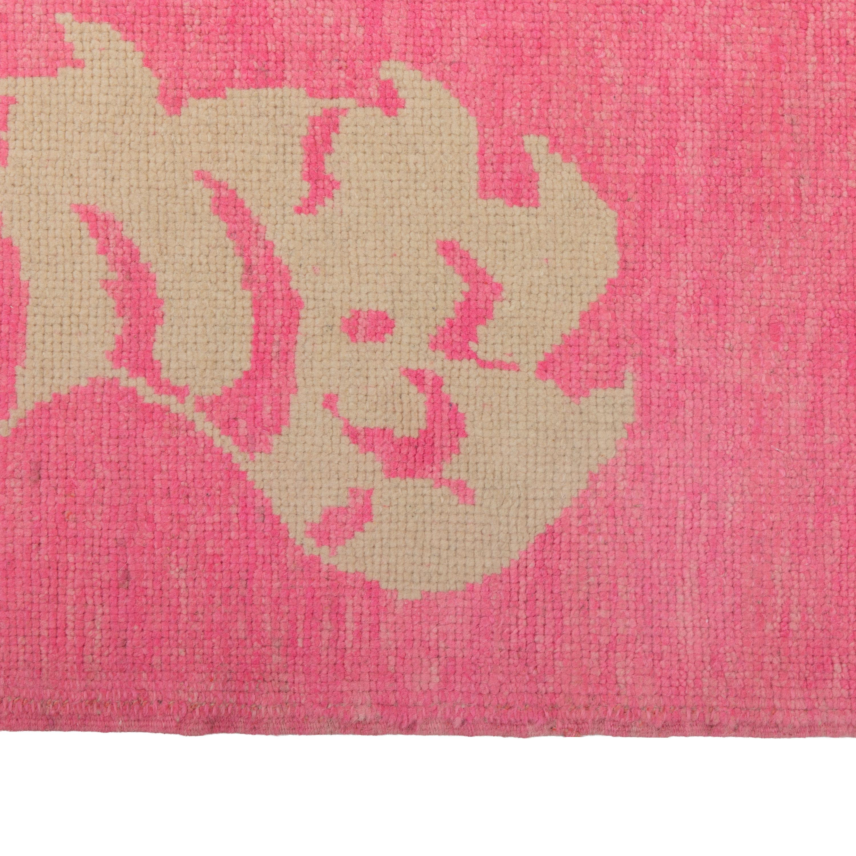 This Pink Contemporary Tiger Wool Rug is a 6'9