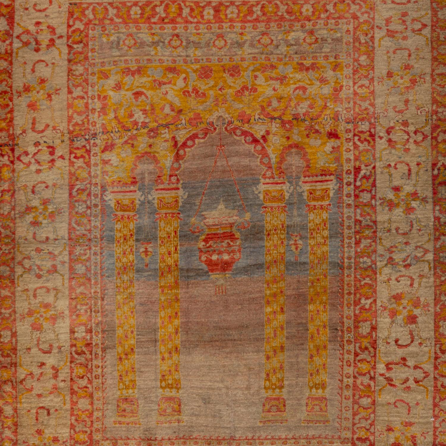 Mit seinem zeitlosen Gebetsteppich-Design ist dieser traditionelle anatolische Wollteppich im Vintage-Stil - 4'5