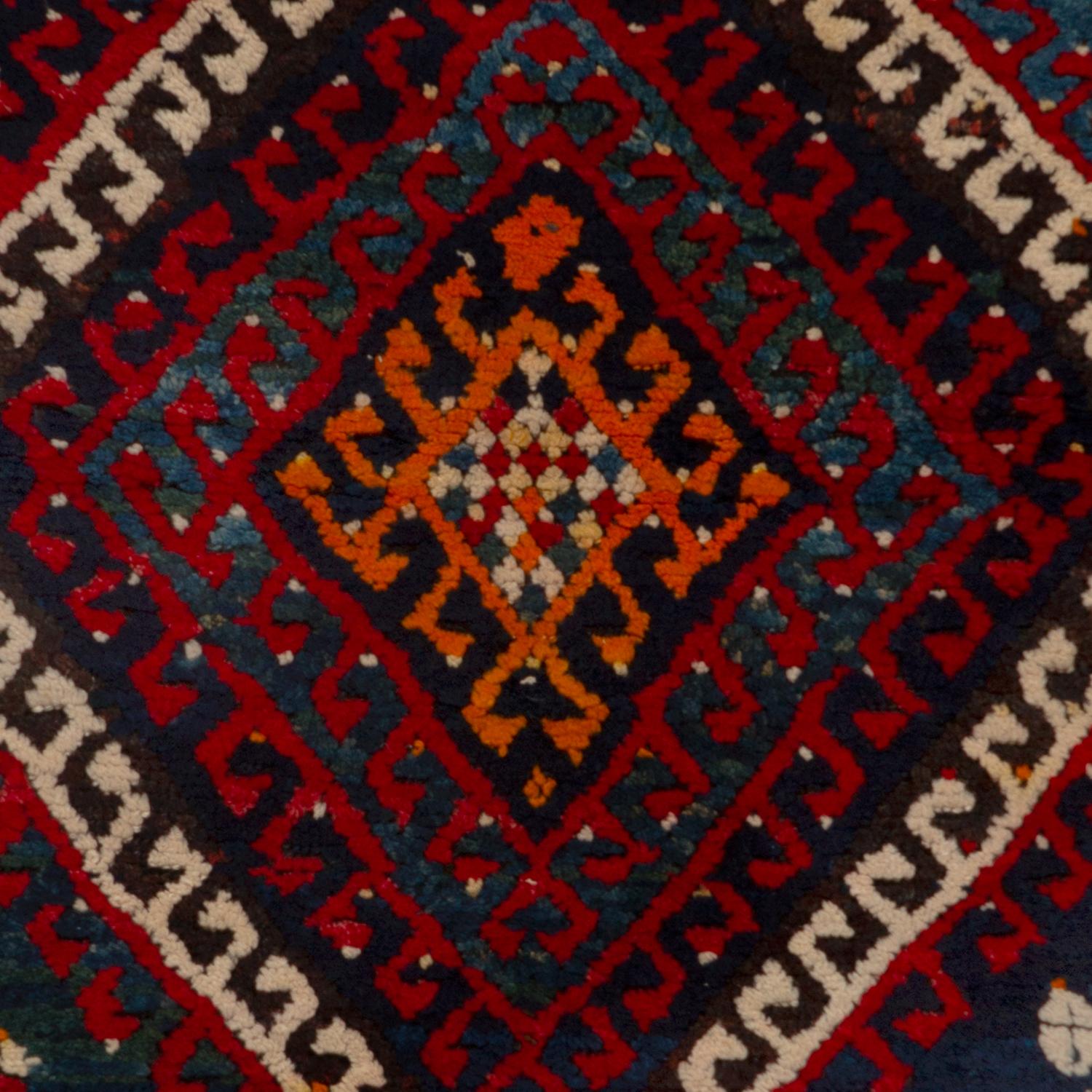 This Vintage Traditional Wool Rug - 4' x 5'2