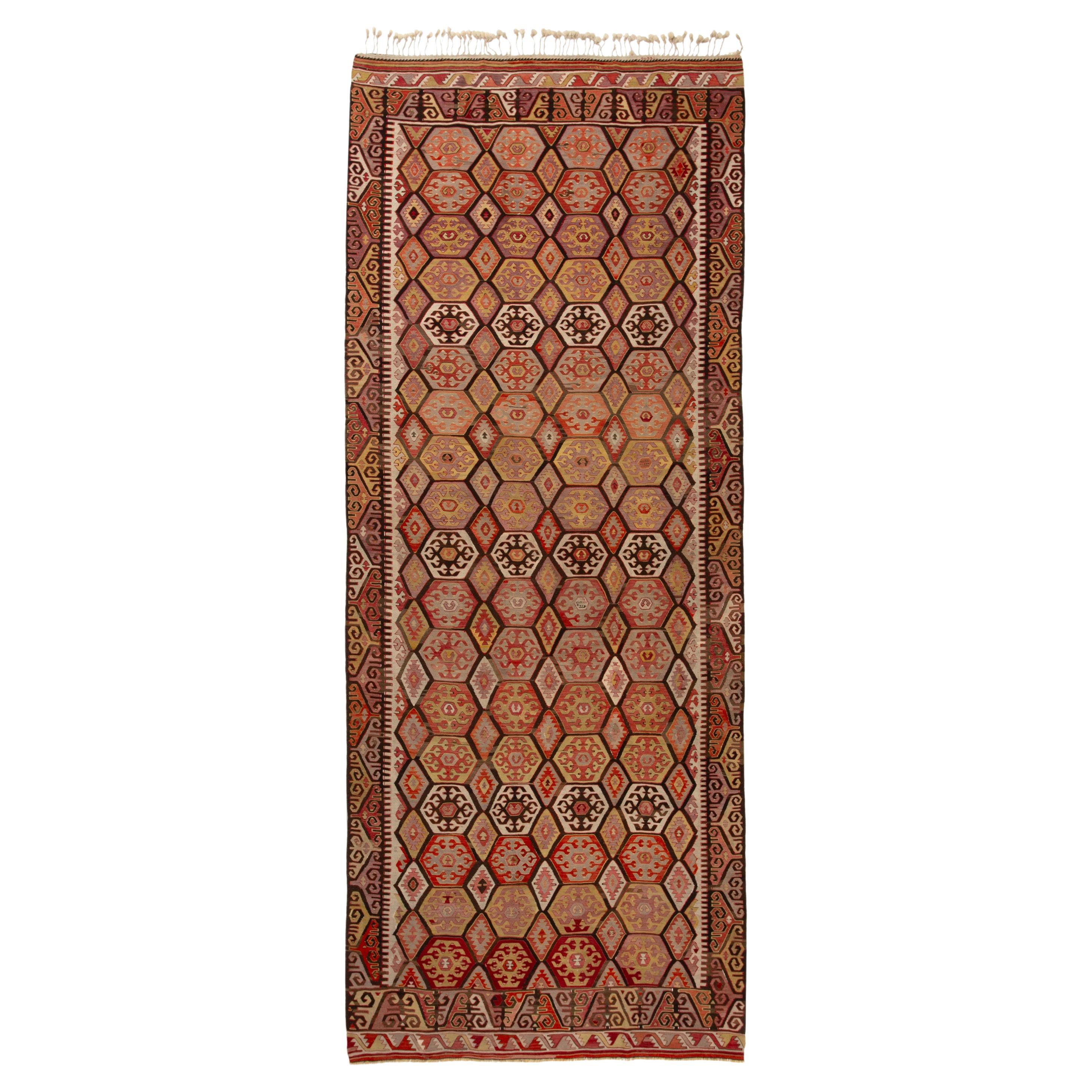 Türkischer Vintage-Kelim-Teppich im abc-Stil - 5'9" x 14'4" im Angebot