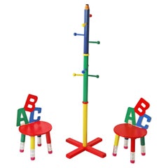 Ensemble de chaises pour enfants ABC avec porte-manteaux en forme de crayons, France années 1980