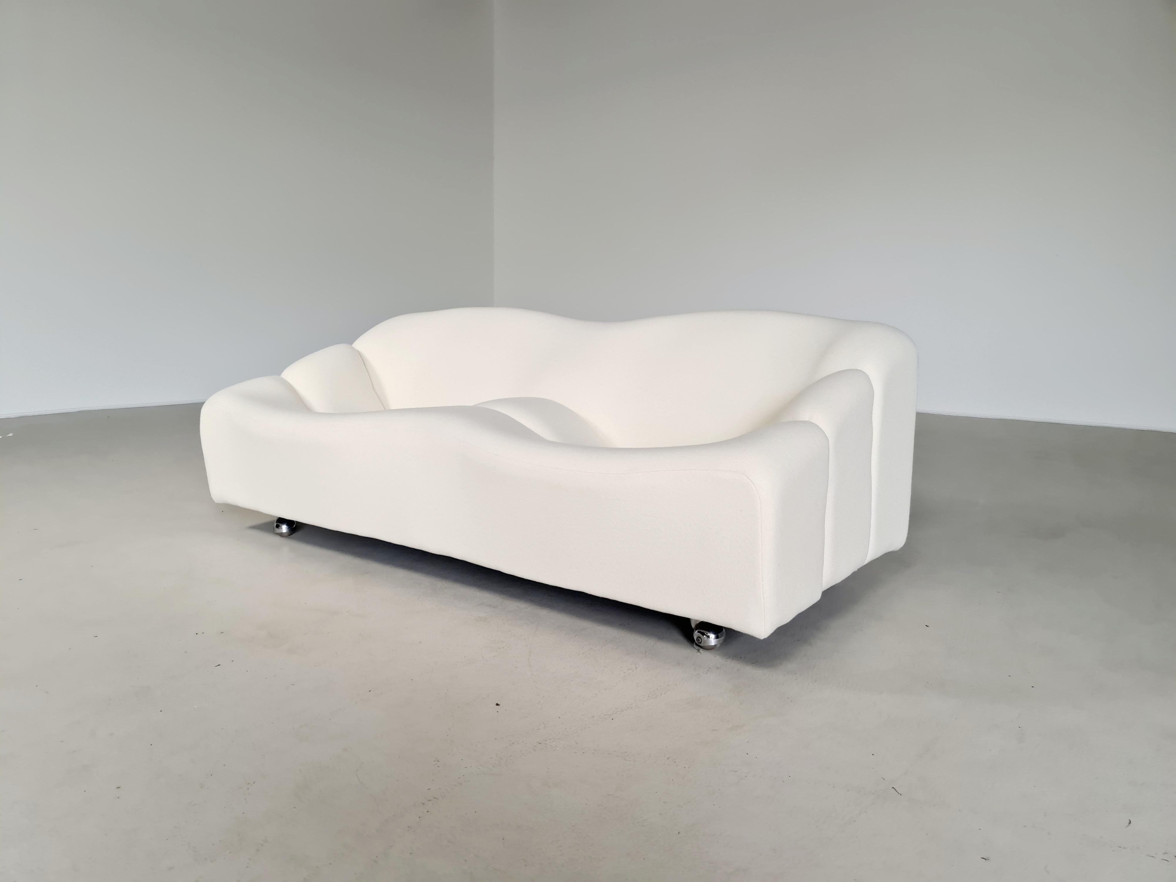 ABCD sofa designed by Pierre Paulin and manufactured during the 1960s by Artifort, Netherlands. This is a very rare and highly sought after and collectable piece, this early version features metal casters, newer editions have cube legs. The piece is