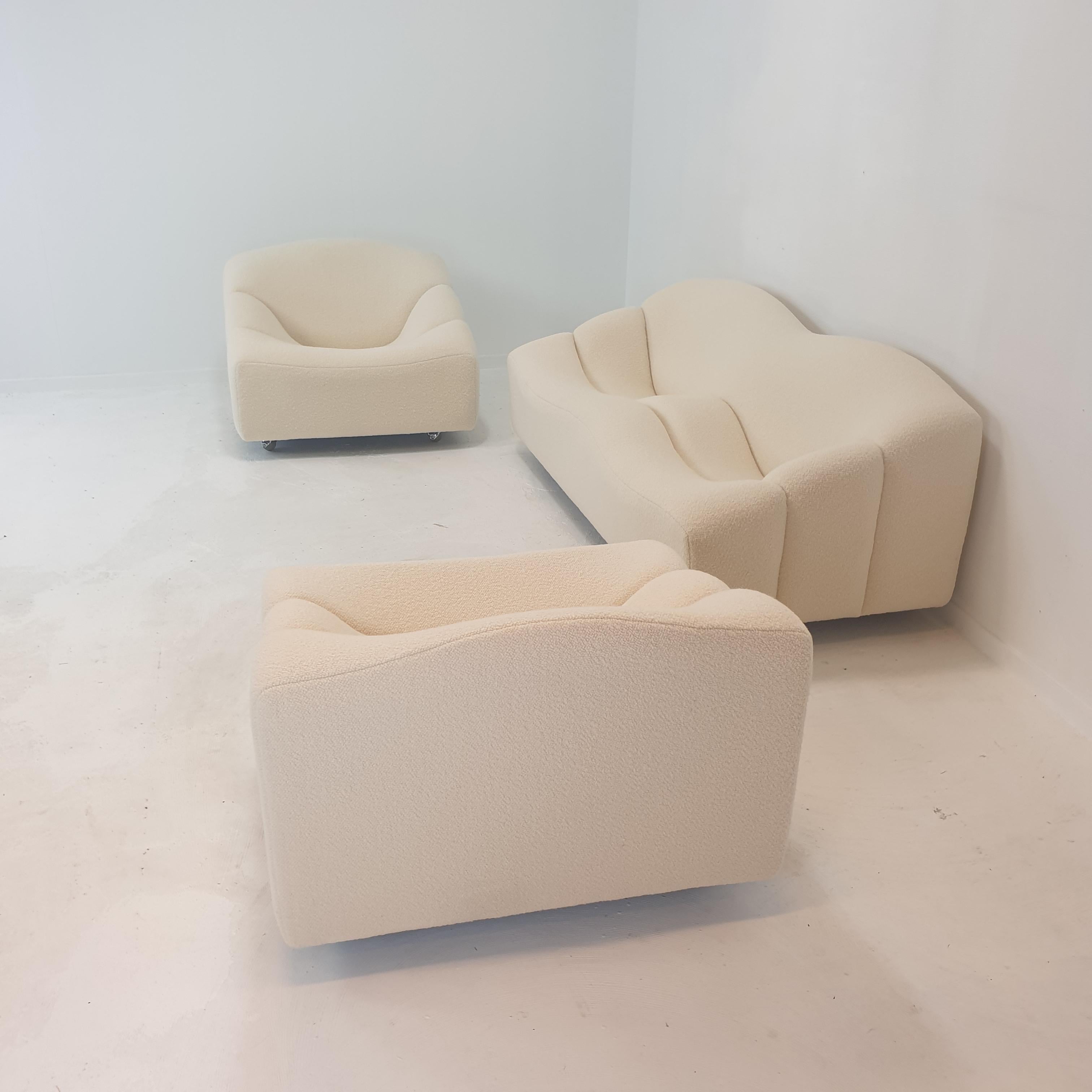 Stunning sculptural ABCD set, designed by Pierre Paulin for Artifort in 1968. 
This amazing set consist of one 2-seat sofa and two 1-seat sofa's.

The sofa's are composed of three separate segments, characterized by the lovely wave-shaped