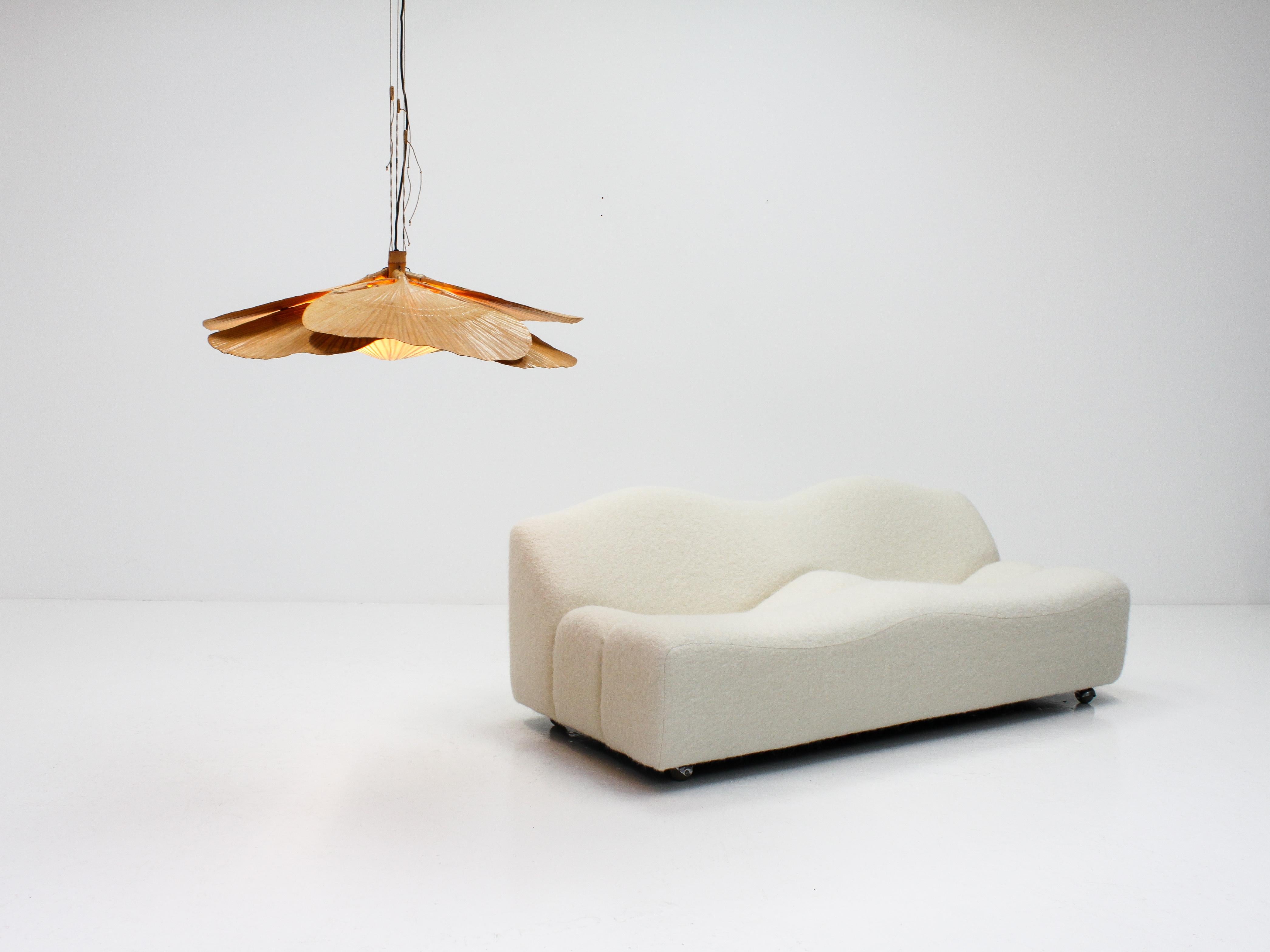An immaculate ABCD sofa designed by Pierre Paulin and manufactured during the 1960s by Artifort, Netherlands.

This is a very rare and highly sought after and collectable piece, this early version features metal casters, newer editions have cube