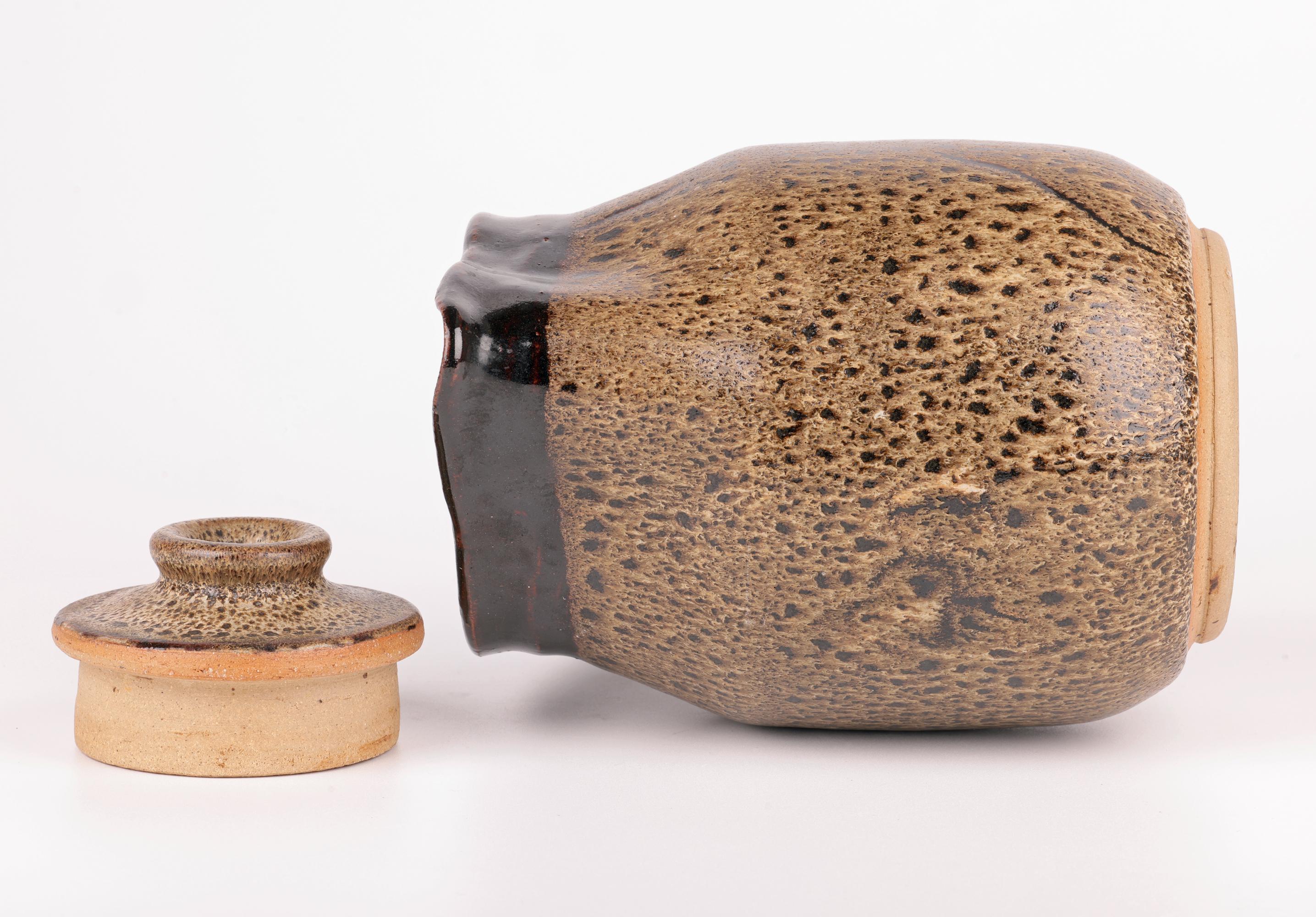 Abdo Nagi Oatmeal Glazed Studio Pottery Jug & Cover en grès en vente 2